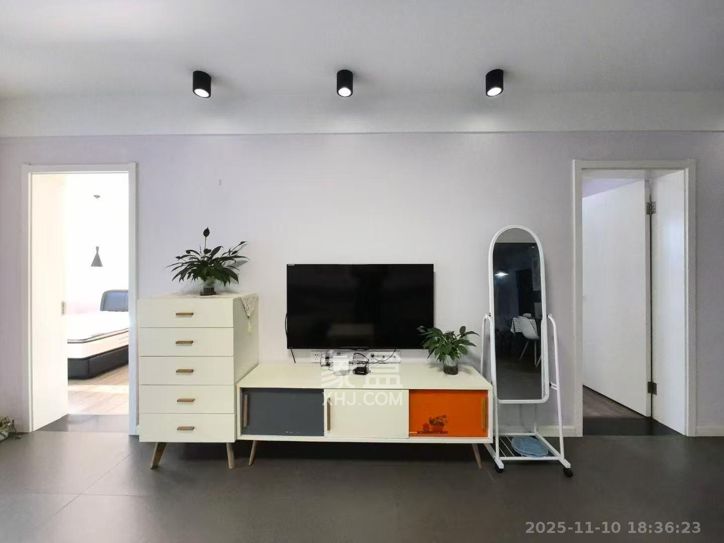 三一街区  2室1厅1卫    2200.0元/月室内图