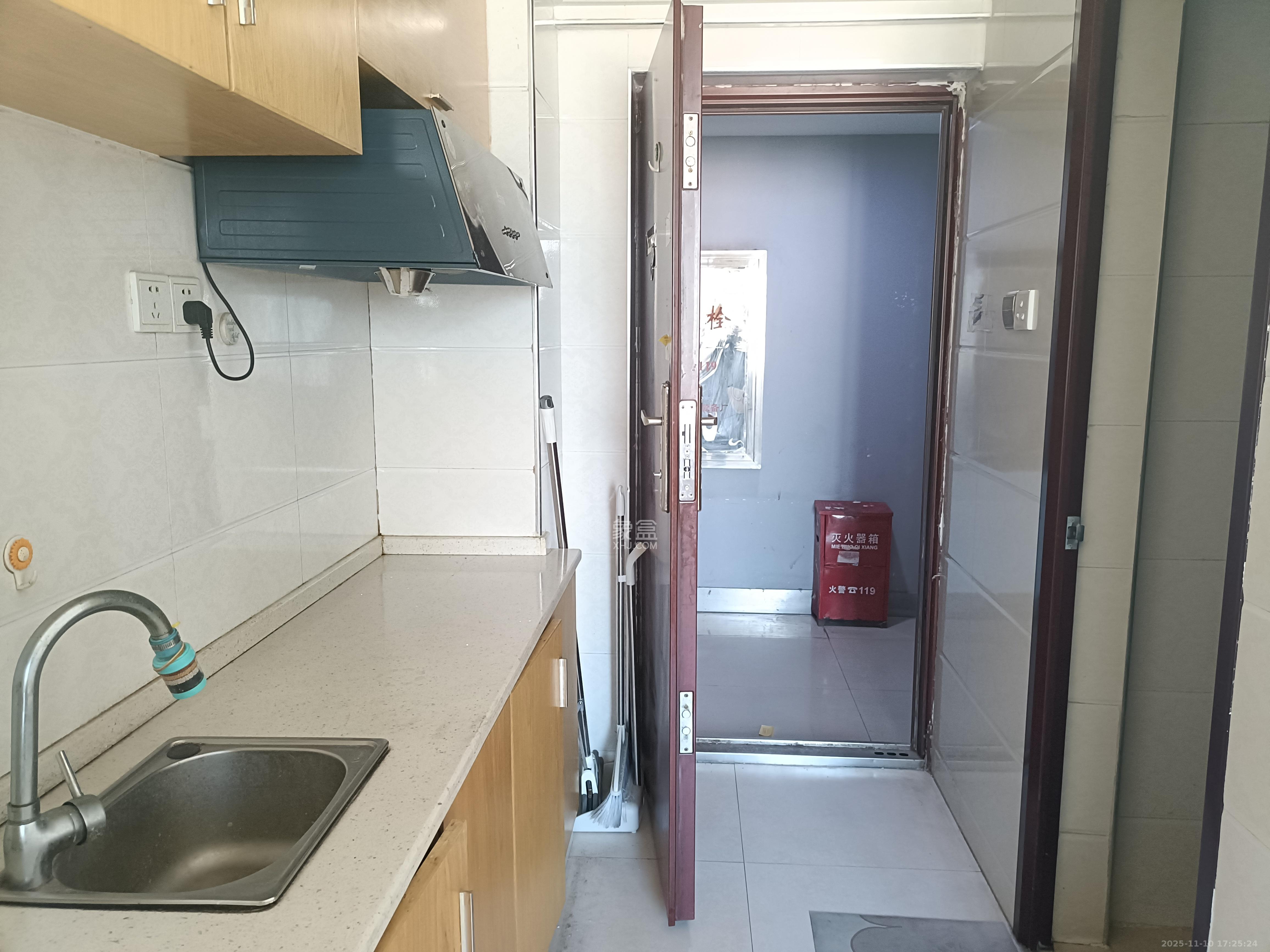 观园国际公寓  1室1厅1卫    1300.0元/月室内图