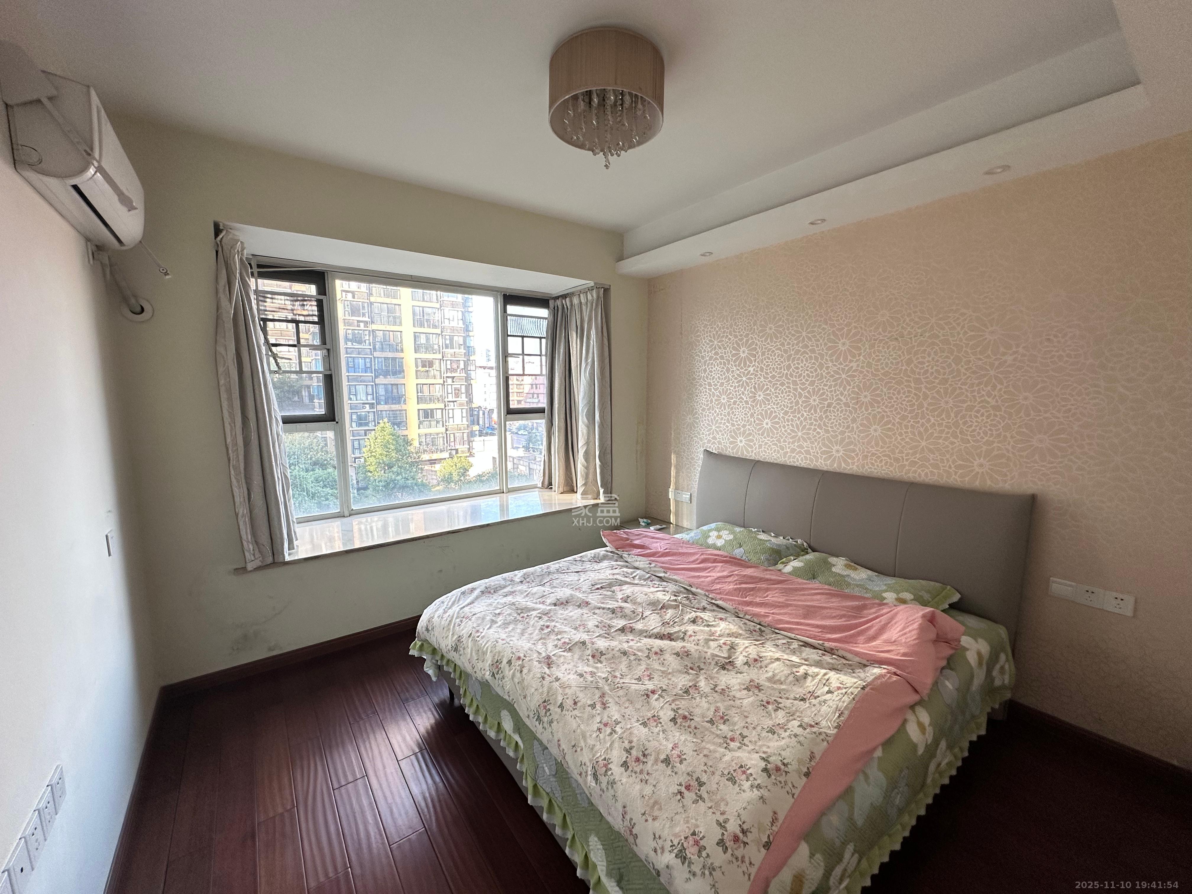 金鼎公园尚  2室2厅1卫    1900.0元/月室内图