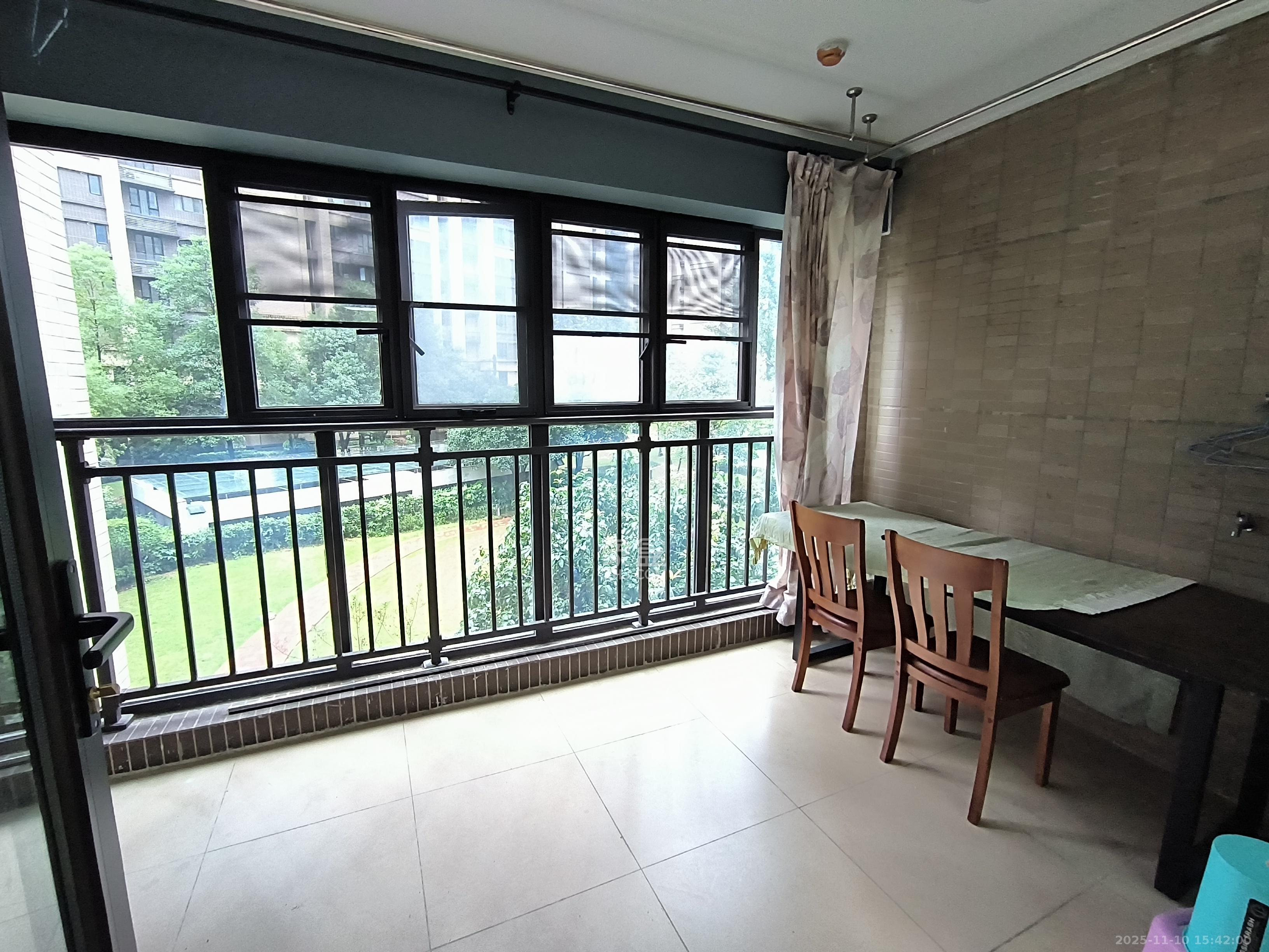 时代倾城二期  2室2厅1卫    1900.0元/月室内图