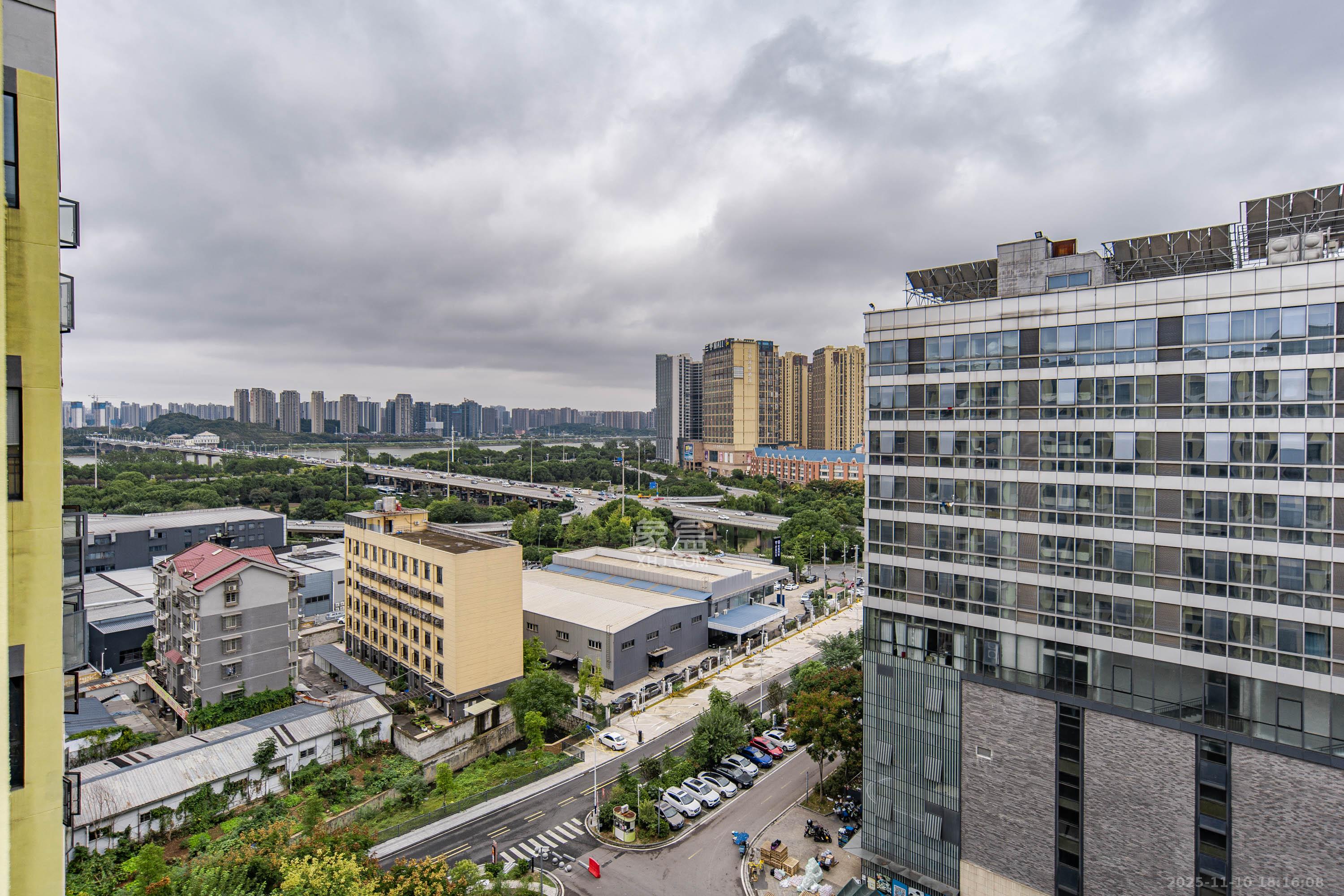 阳光100一期、四五期  2室2厅1卫    82.0万其他