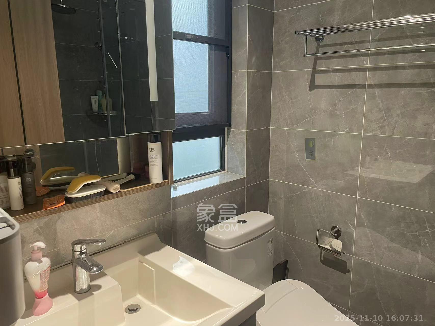 卓越中寰  4室2厅2卫    5200.0元/月室内图