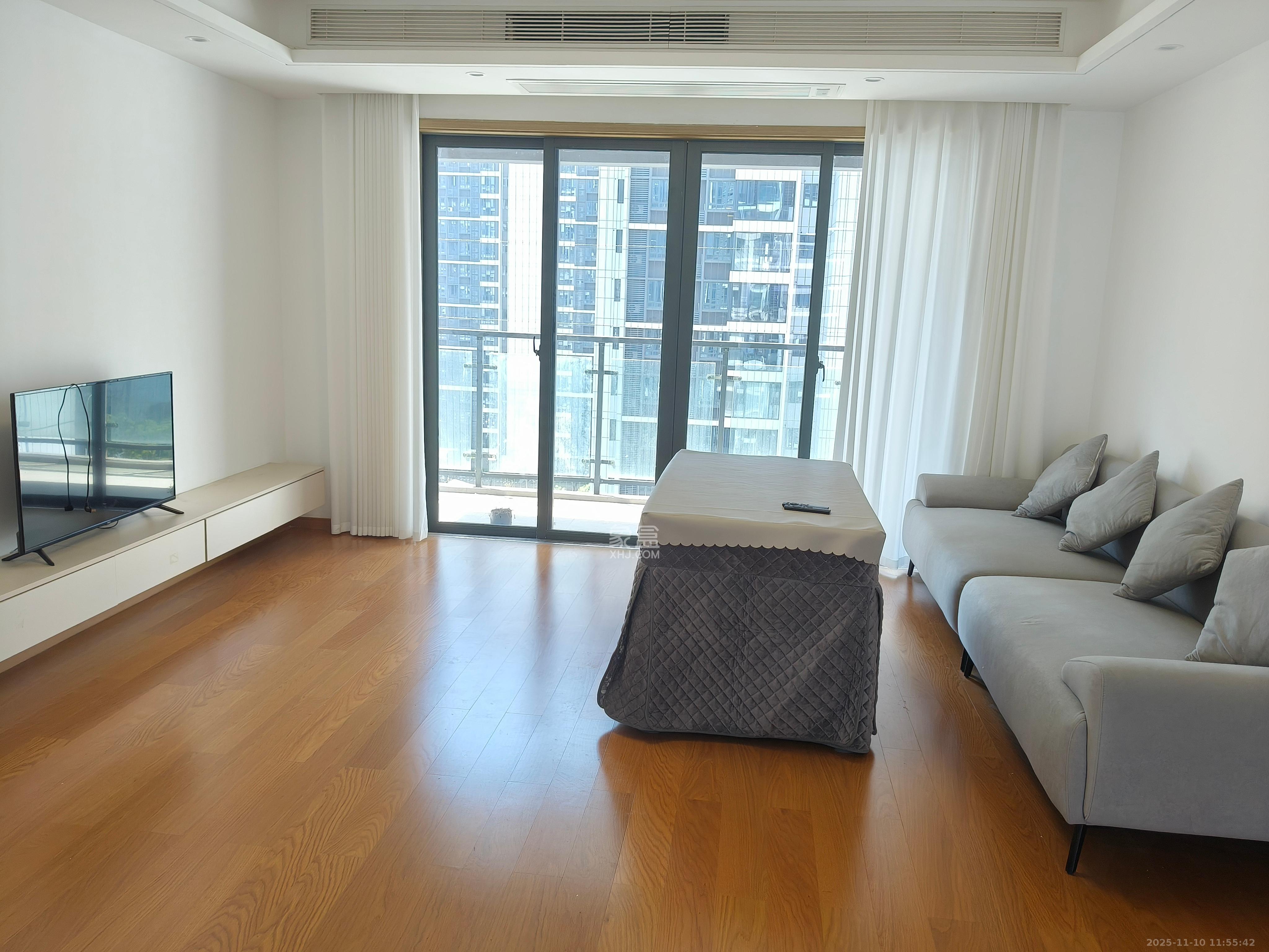 清控湖山雅居北区  4室2厅2卫    3000.0元/月