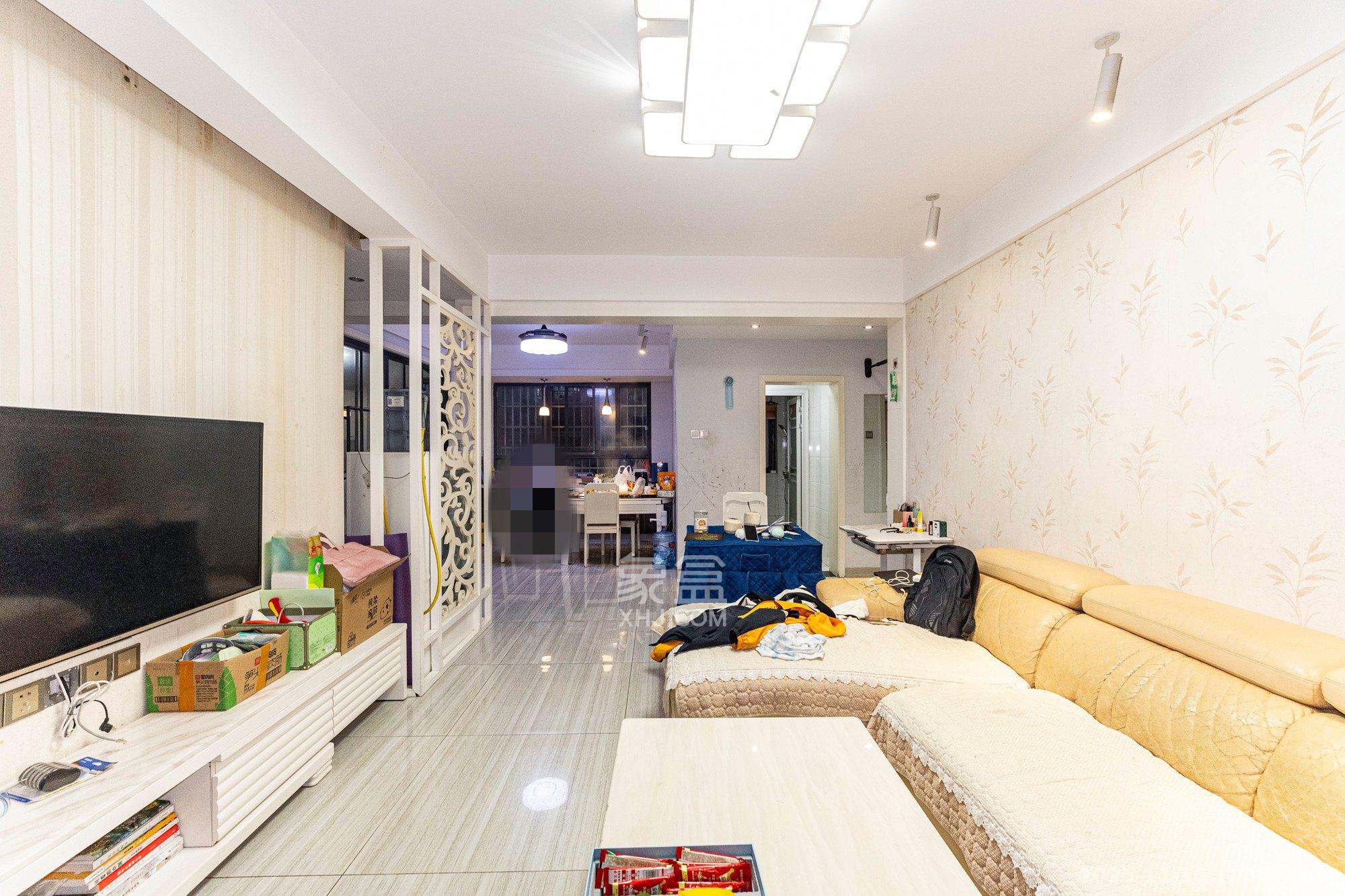 高林仕家  3室2厅2卫    68.0万客厅