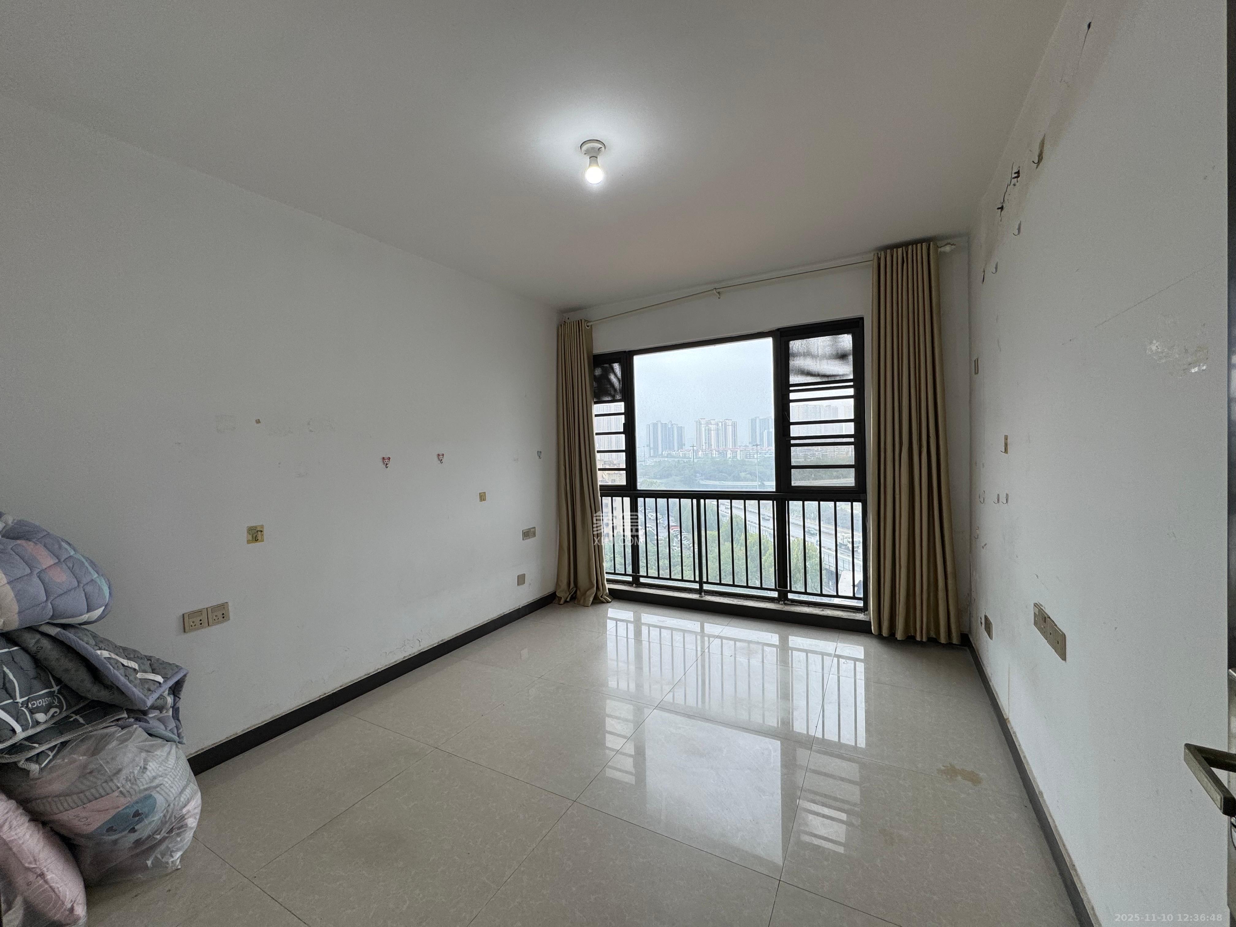 海洋半岛（月珑湾）  2室2厅2卫    2200.0元/月