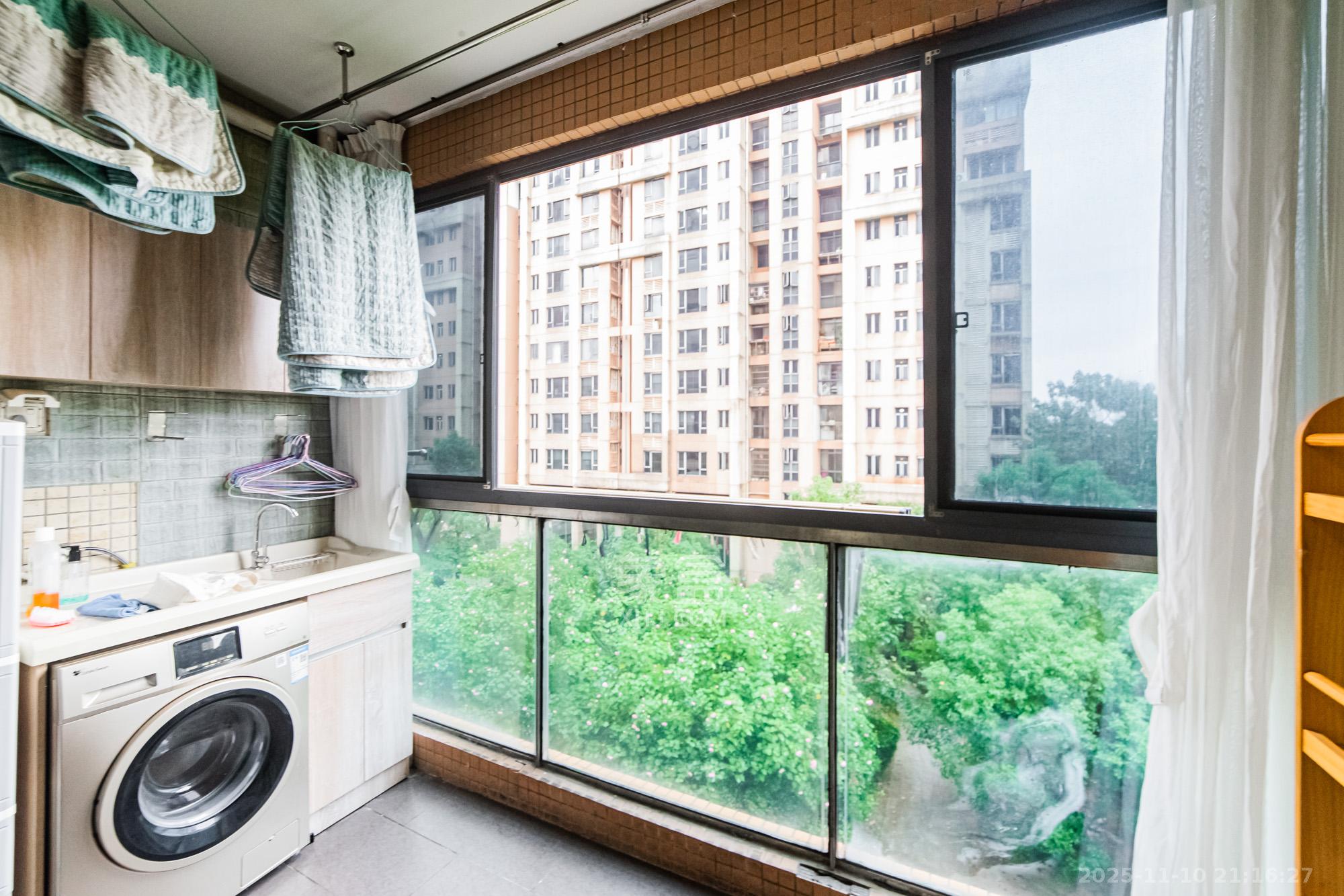 珠江花城三期锦鲤 2室2厅1卫 57.2万 珠江花城三期锦鲤 2室2厅1卫 57.2万阳台