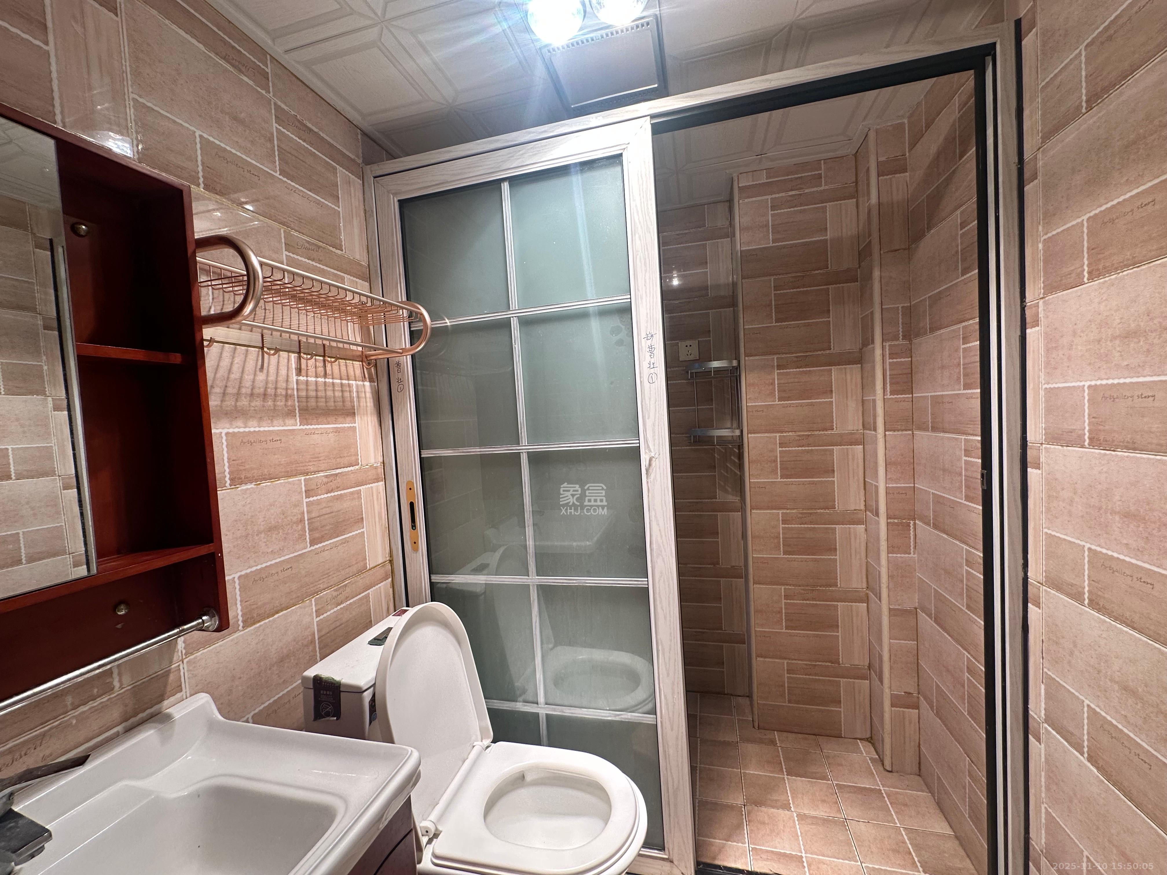 国泰九龙湾  3室2厅2卫    2500.0元/月室内图