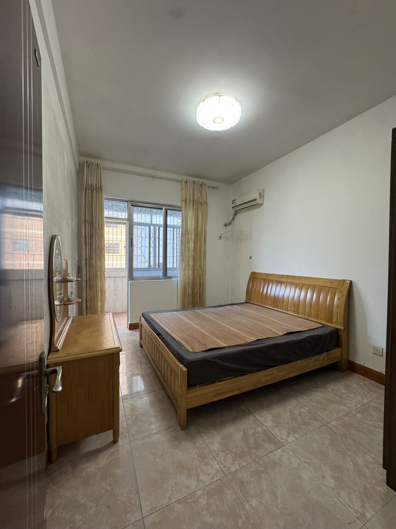 新华公寓 3室2厅1卫 2000.0元/月 新华公寓 3室2厅1卫 2000.0元/月室内图