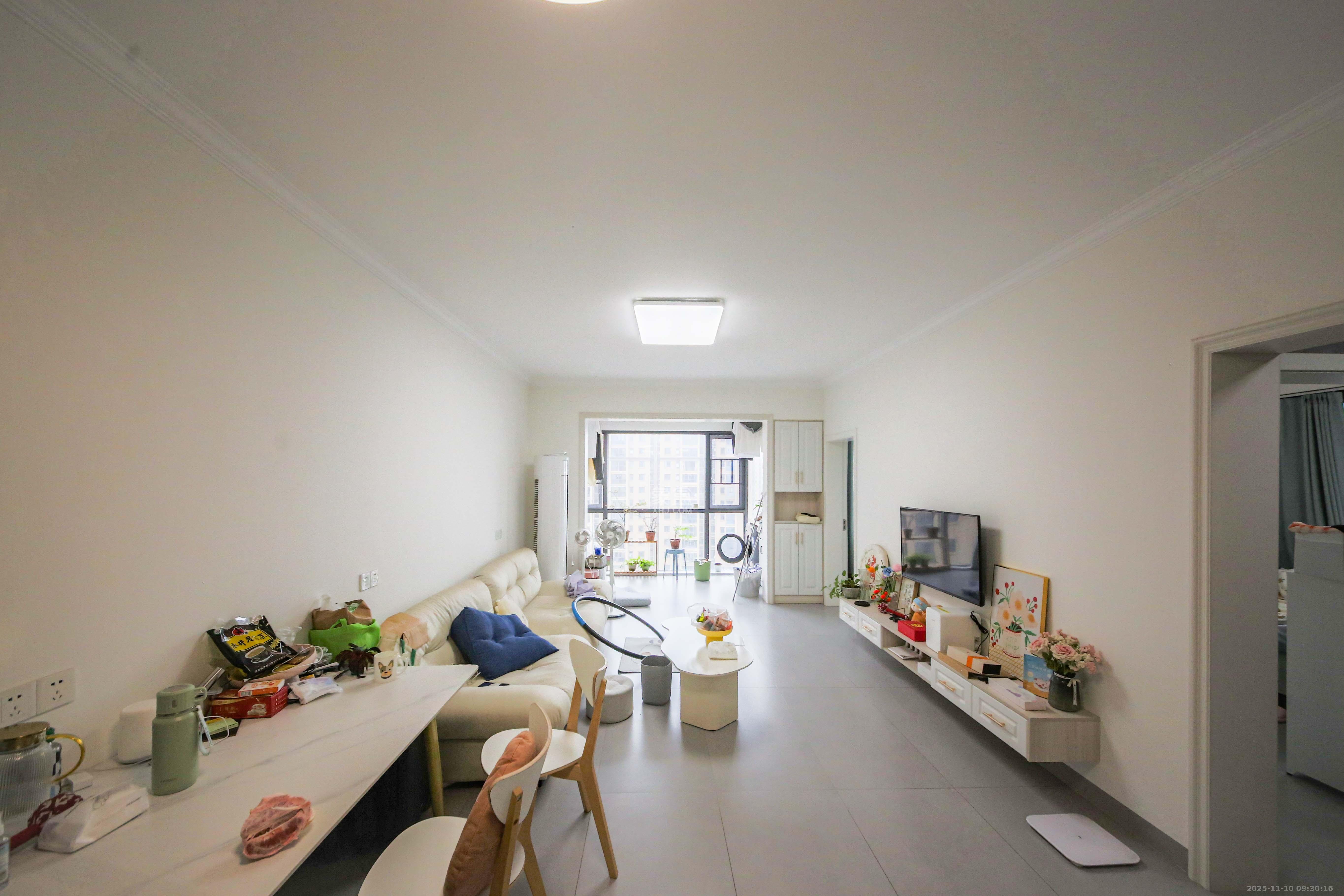 中南红领邦(红星嘉和苑) 3室2厅1卫 85.0万 中南红领邦(红星嘉和苑) 3室2厅1卫 85.0万客厅