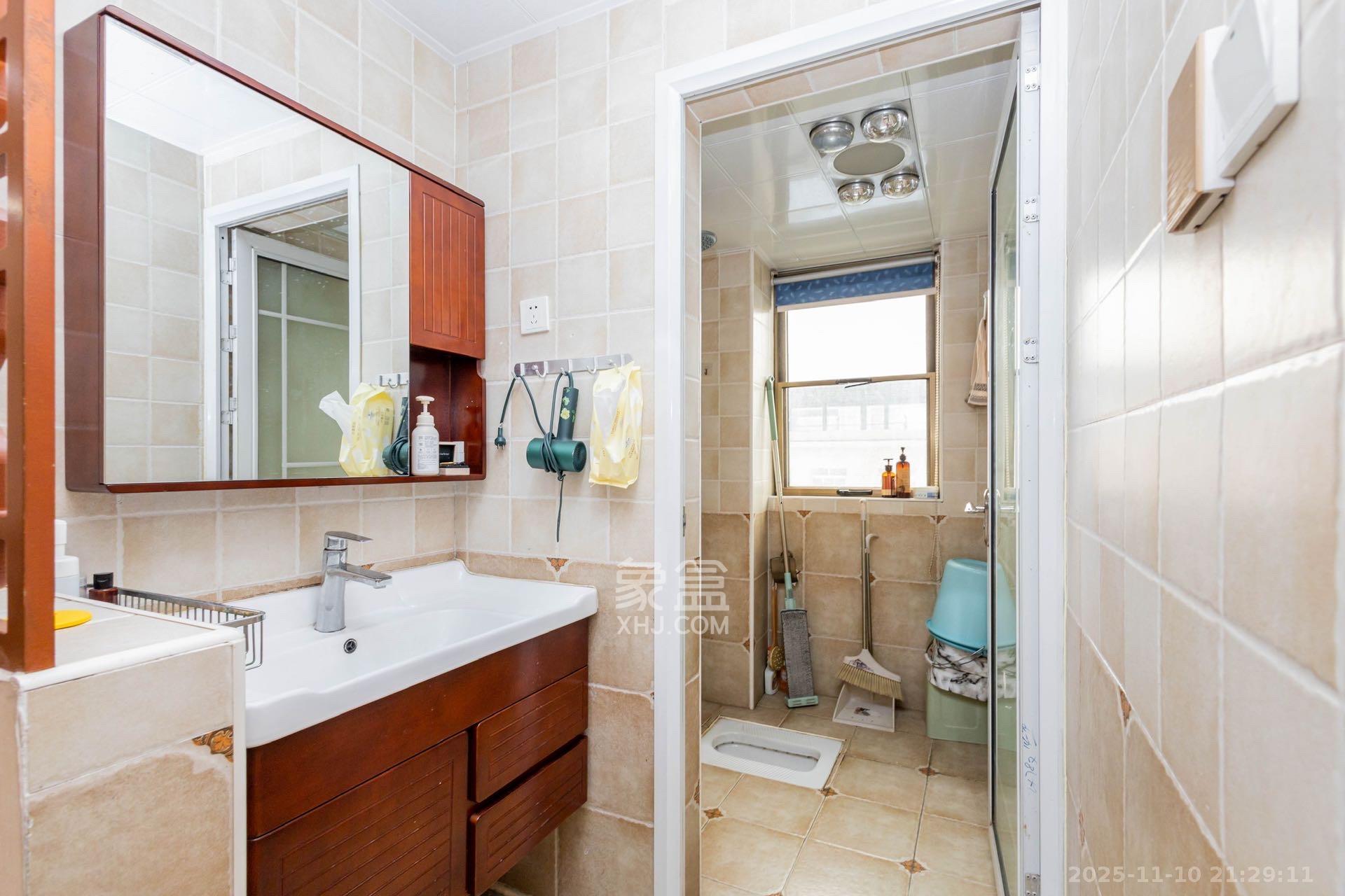 和泉嘉园  4室2厅2卫    2000.0元/月室内图