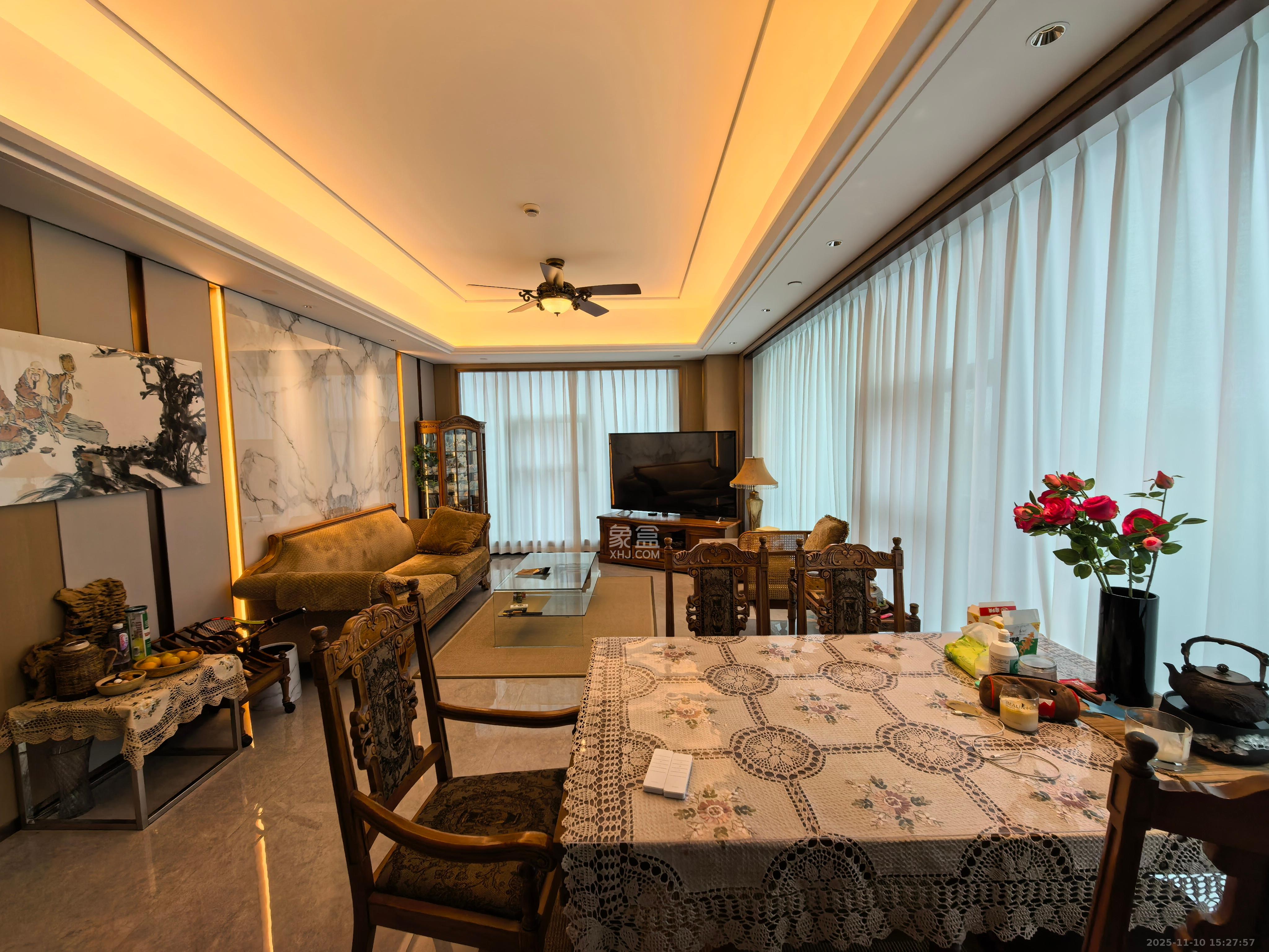 运达中央广场三期  3室2厅2卫    13000.0元/月