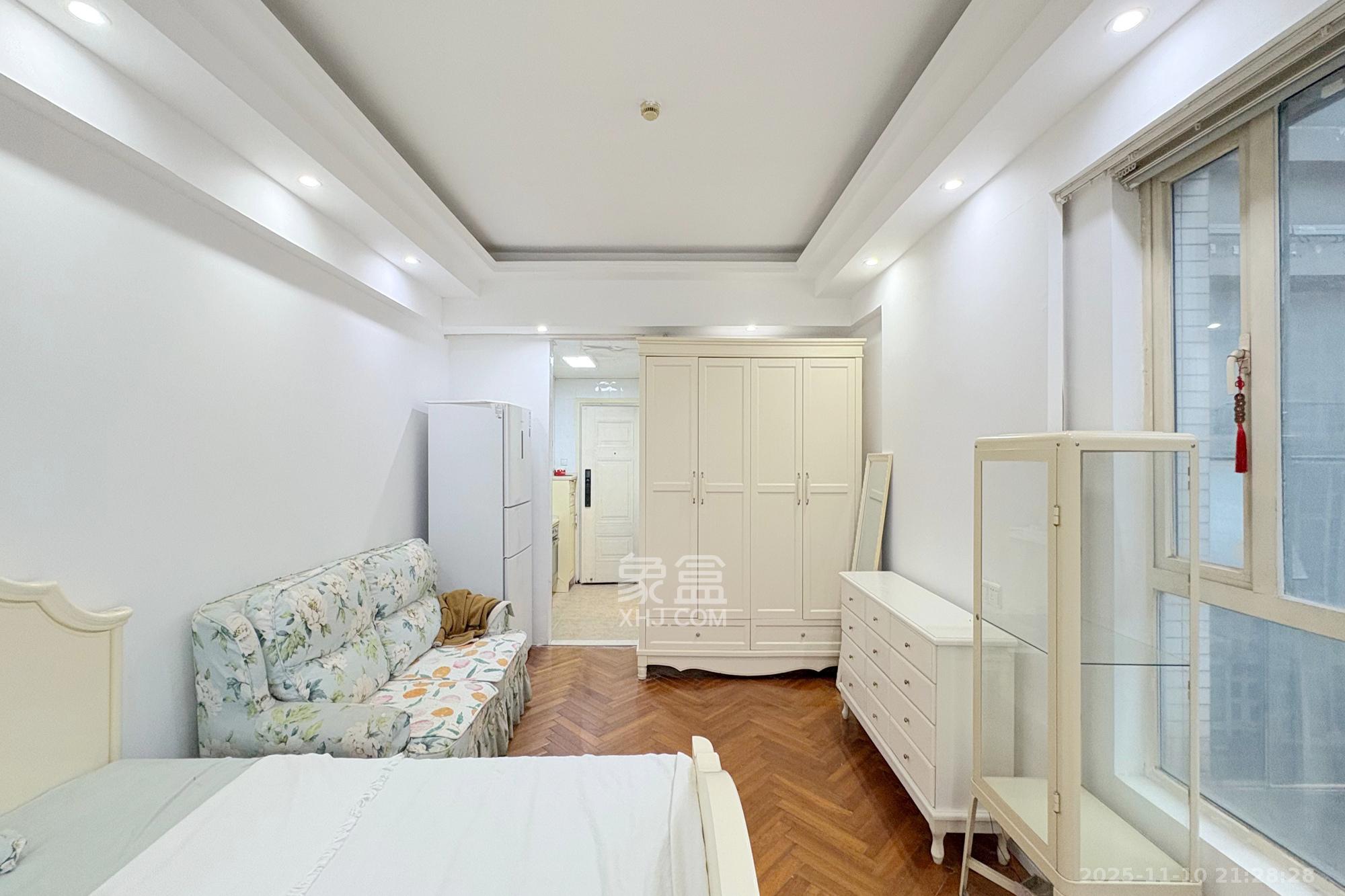 东宸19公馆  1室1厅1卫    45.0万客厅