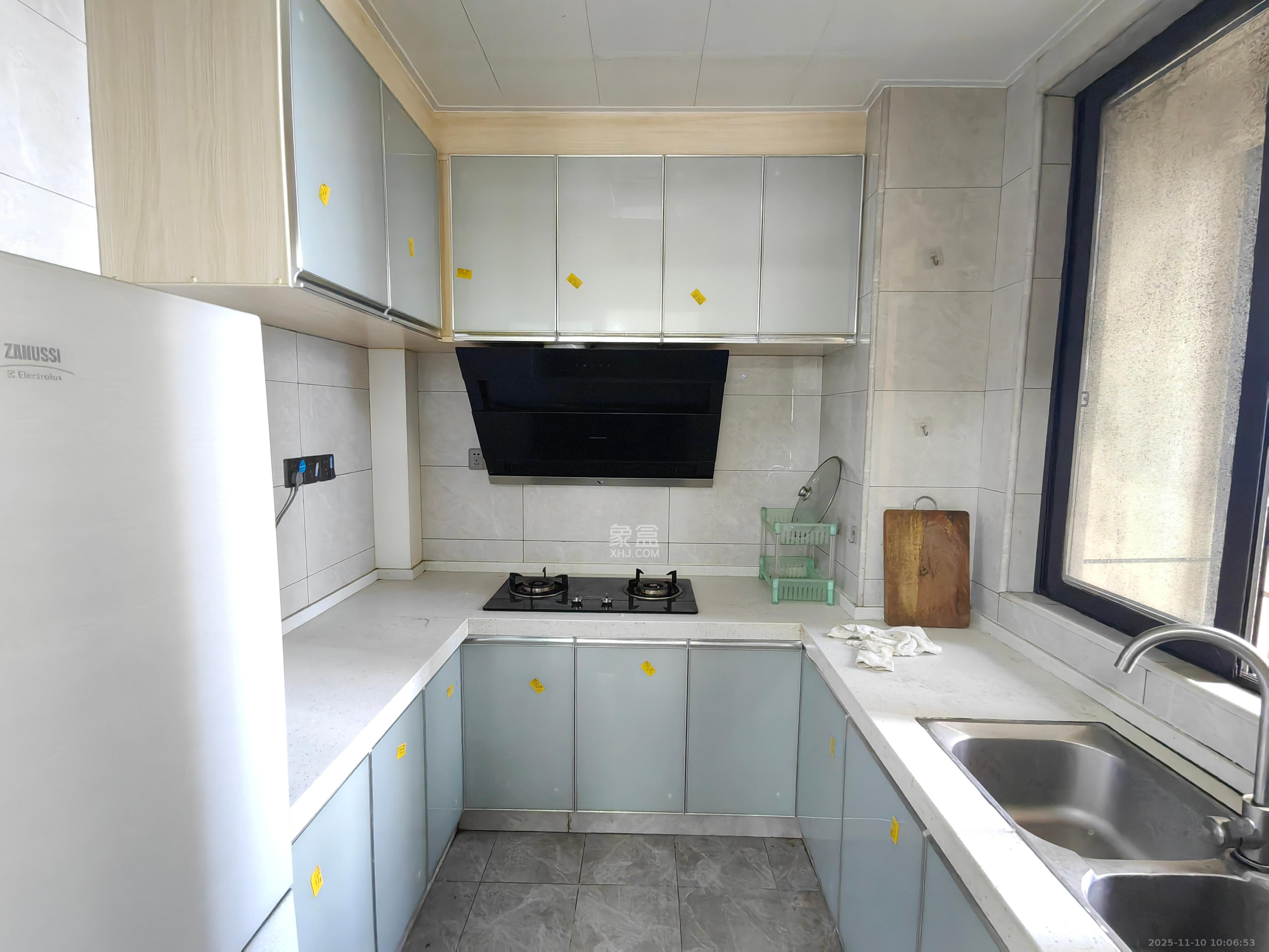 中城苑 3室2厅1卫 2580.0元/月 中城苑 3室2厅1卫 2580.0元/月室内图