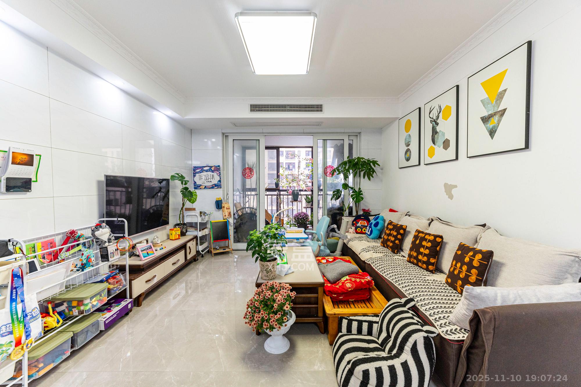 保利香槟国际  4室2厅2卫    103.0万