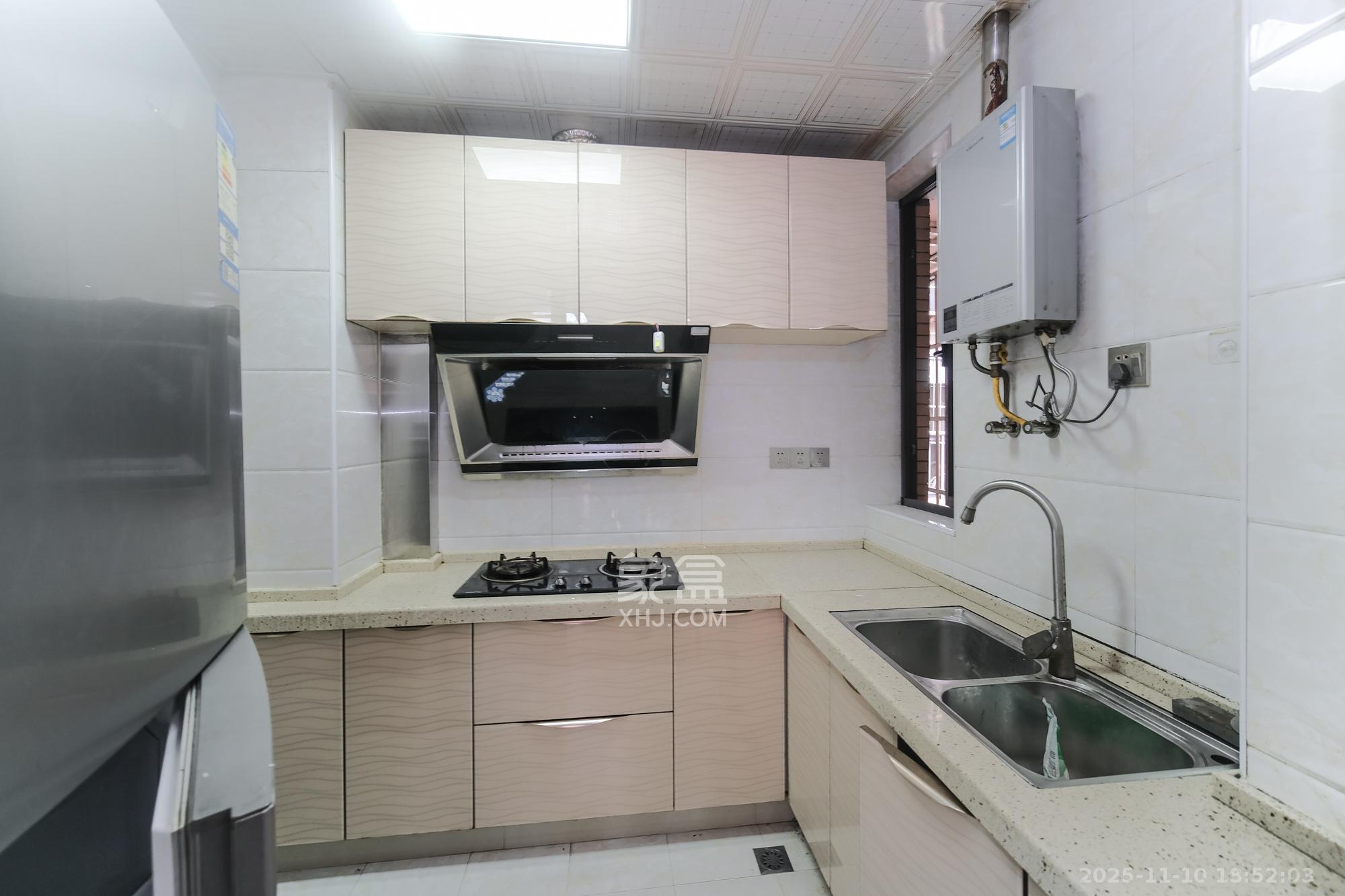 盛地春天里  3室1厅1卫    50.0万厨房