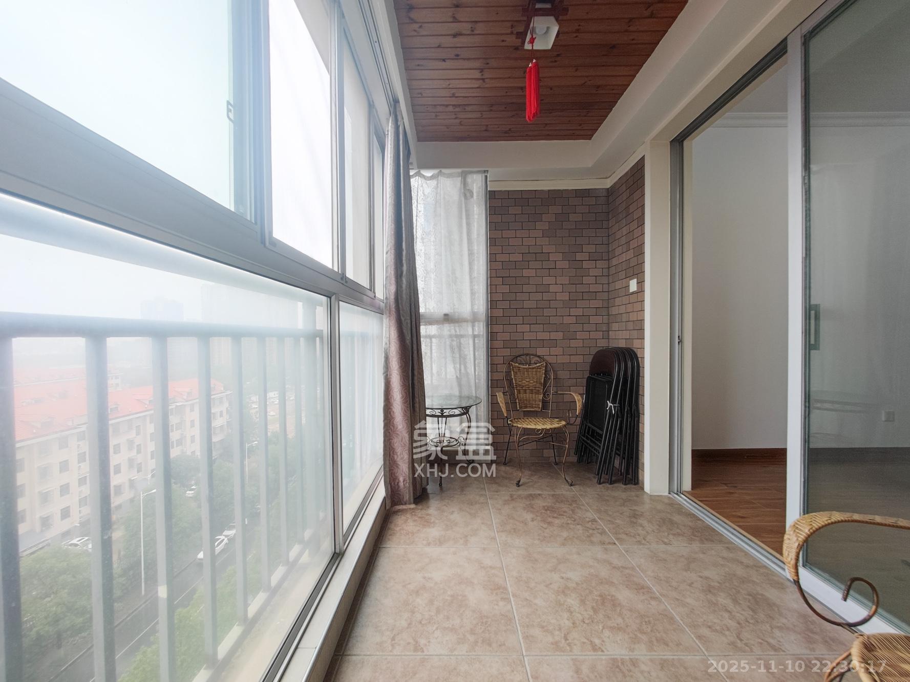 桃阳苑（省人大单位房）  3室2厅2卫    150.0万阳台