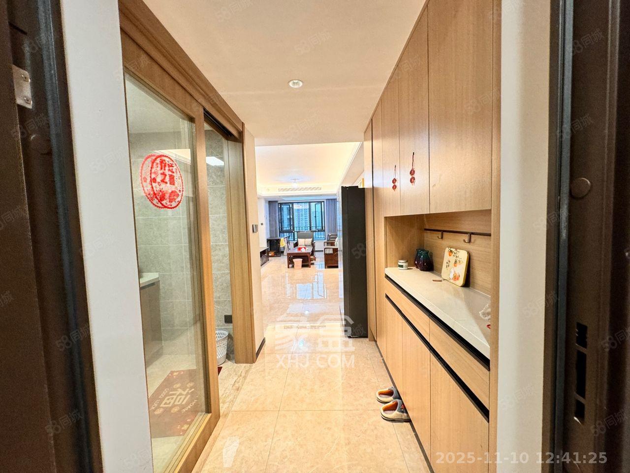 华润凯旋门一期  3室2厅2卫    3300.0元/月室内图