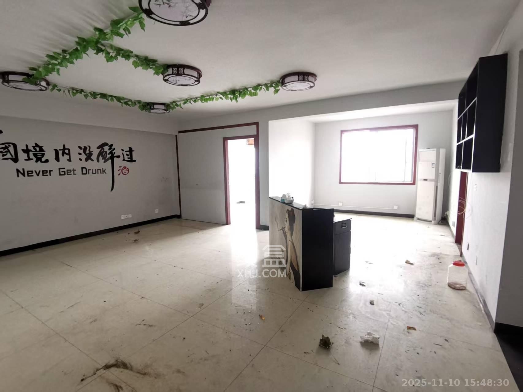 高桥现代商贸城  3室2厅2卫    3000.0元/月