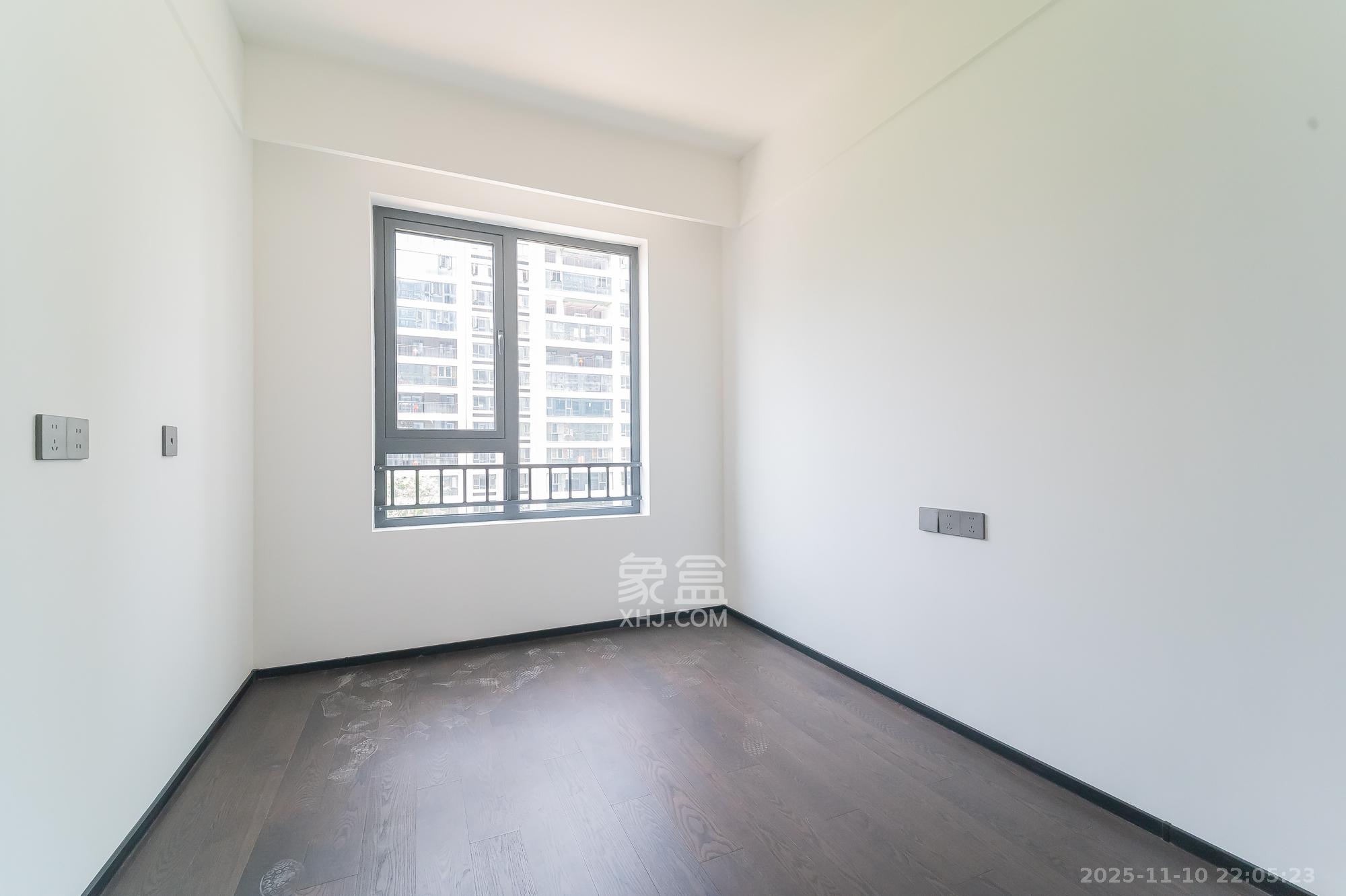 万科松湖天地  4室2厅2卫    168.0万其他