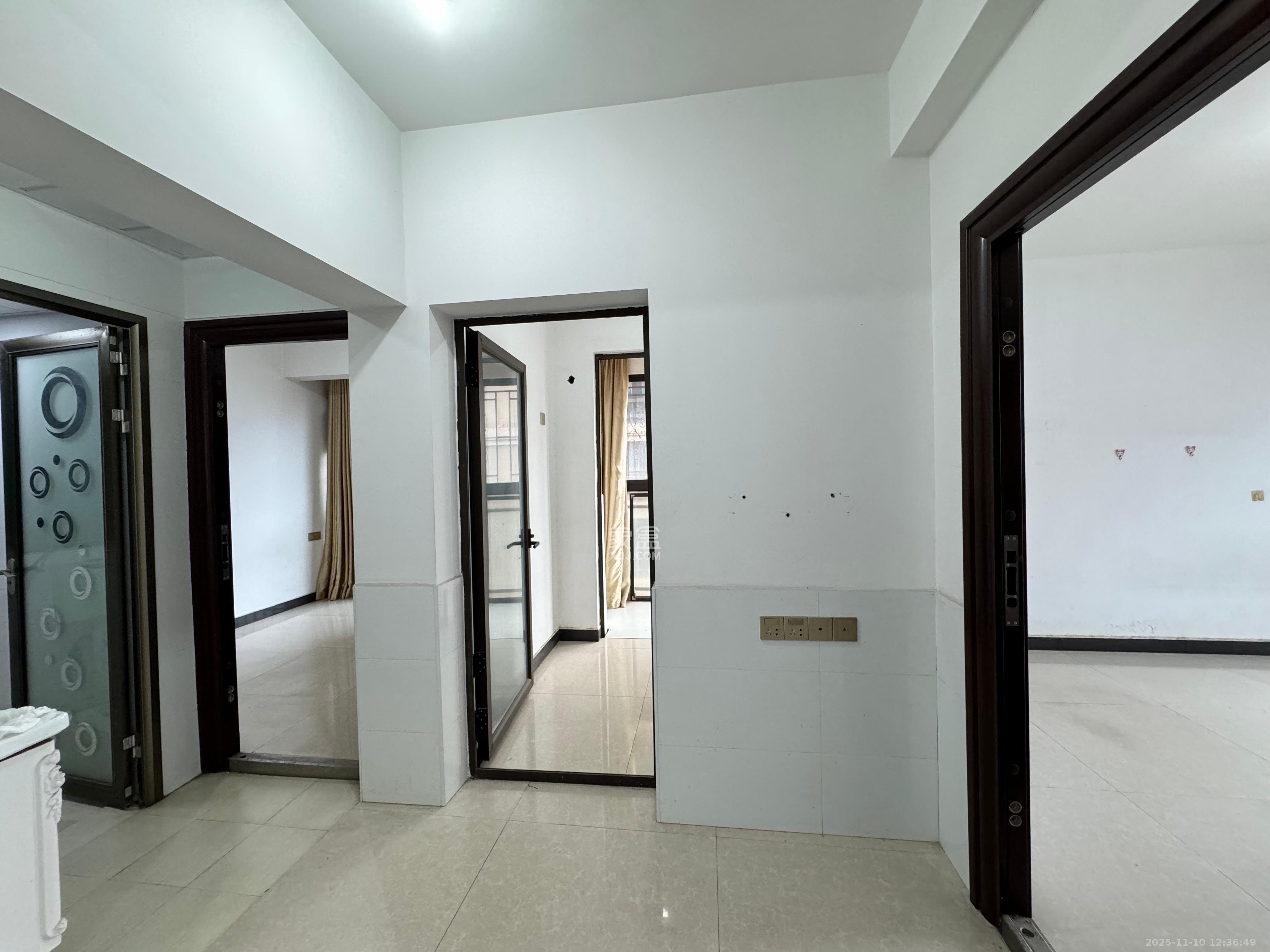 海洋半岛(月珑湾) 2室2厅2卫 2200.0元/月 海洋半岛(月珑湾) 2室2厅2卫 2200.0元/月室内图