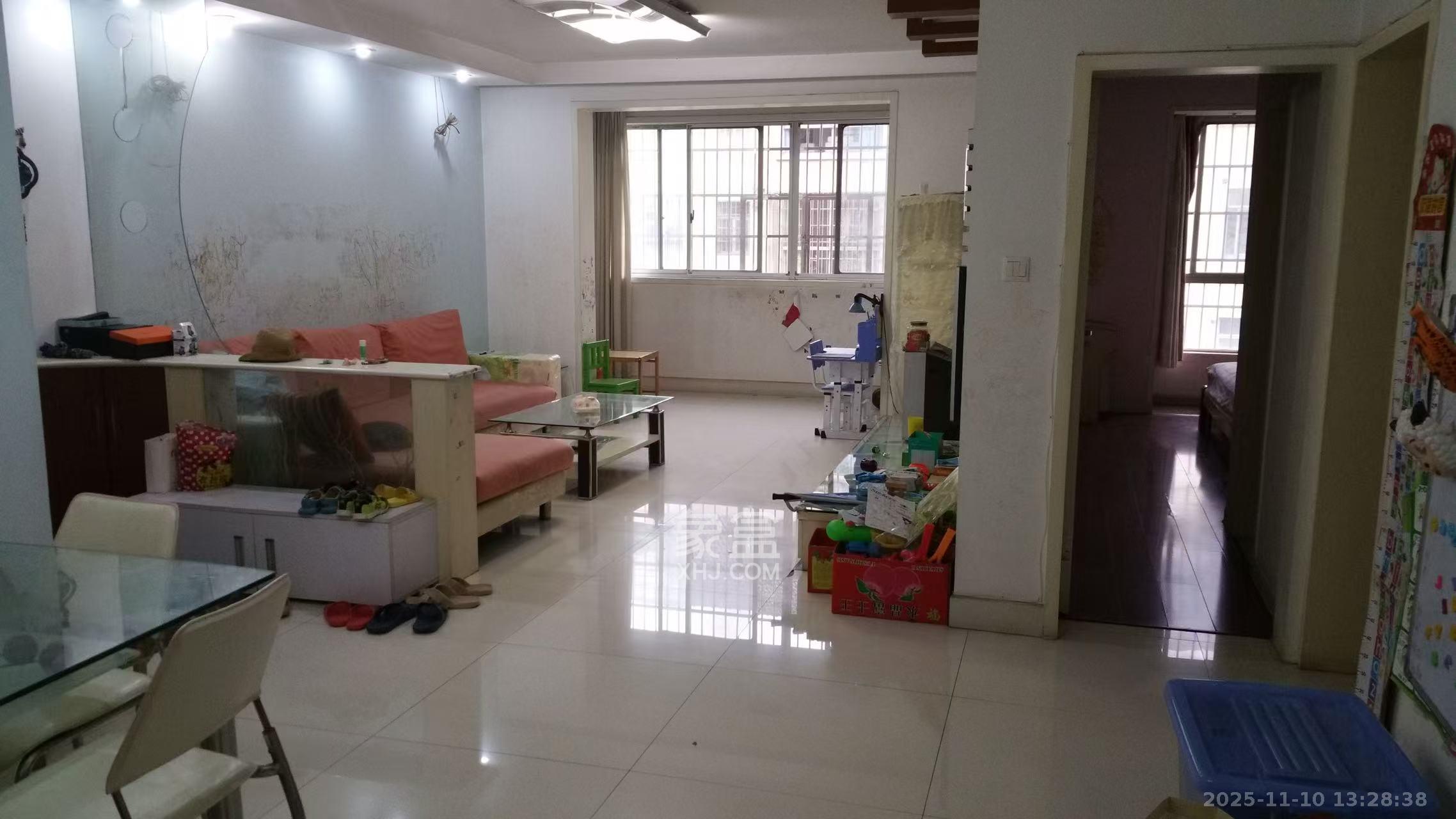 新星小区  1室2厅1卫    1800.0元/月室内图