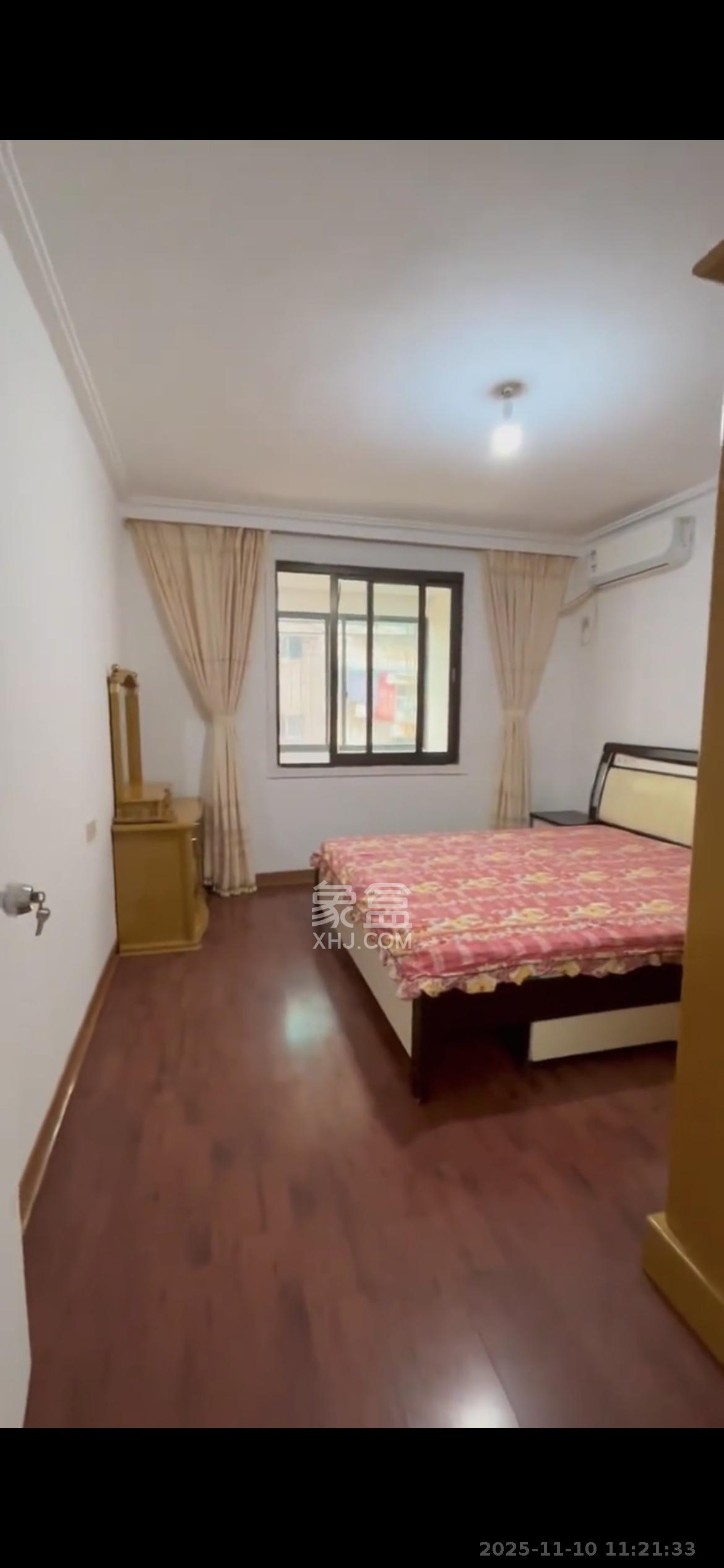 桂花公寓  3室1厅1卫    1800.0元/月室内图