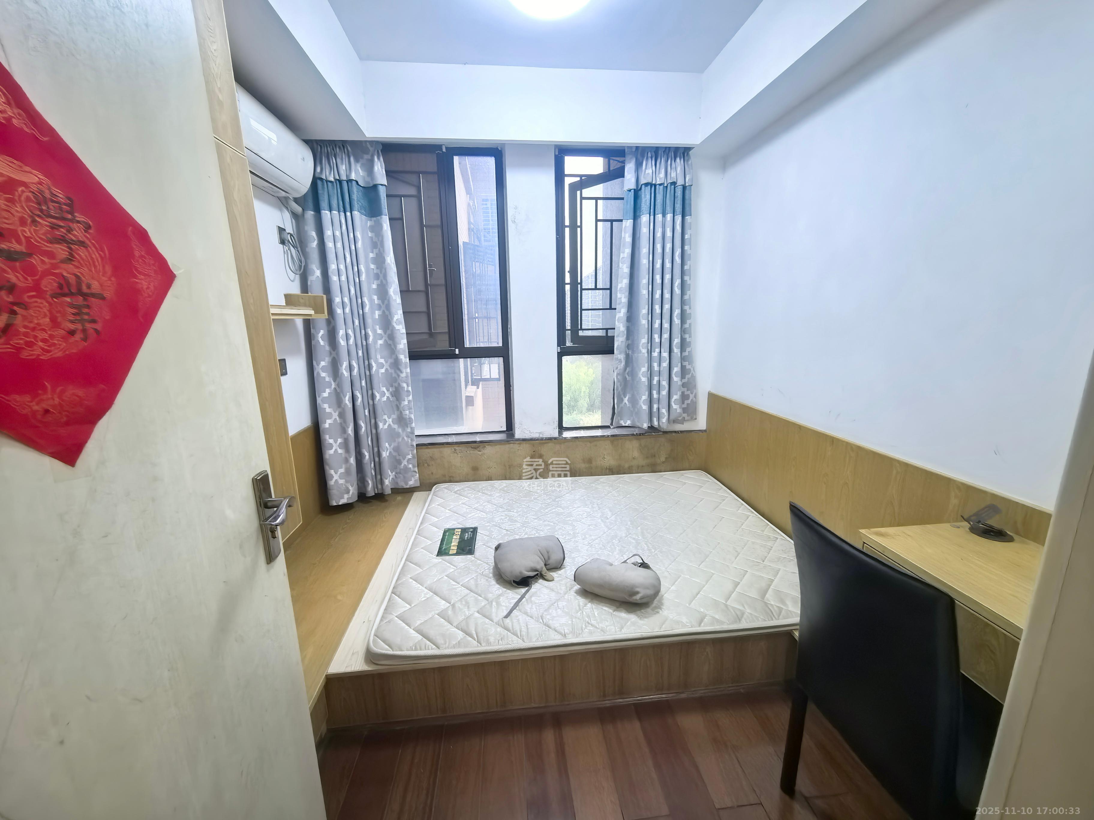 中信凯旋蓝岸（中信新城三期）  3室2厅2卫    1900.0元/月室内图