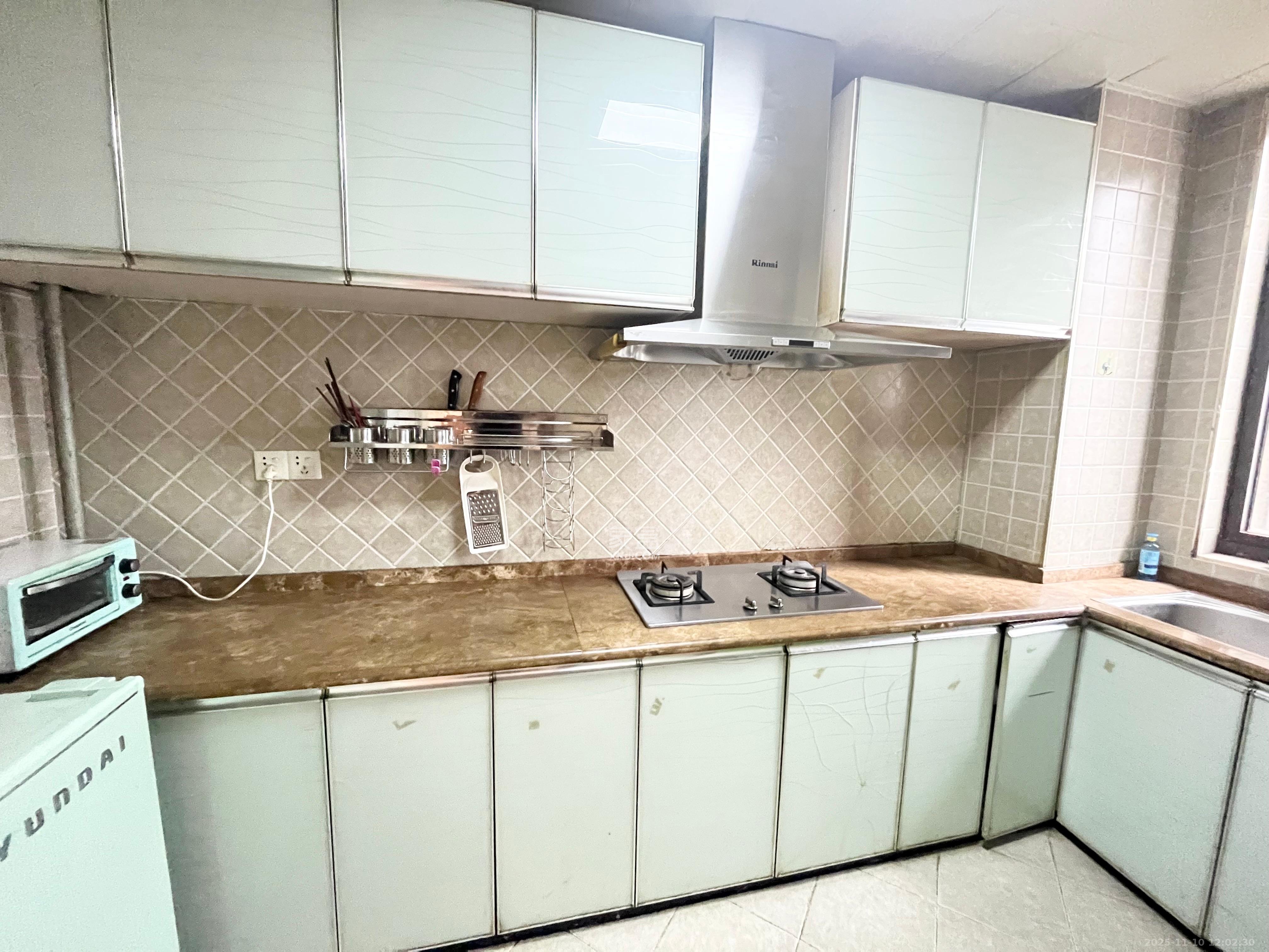 保利麓谷林语F区  3室2厅2卫    2500.0元/月室内图