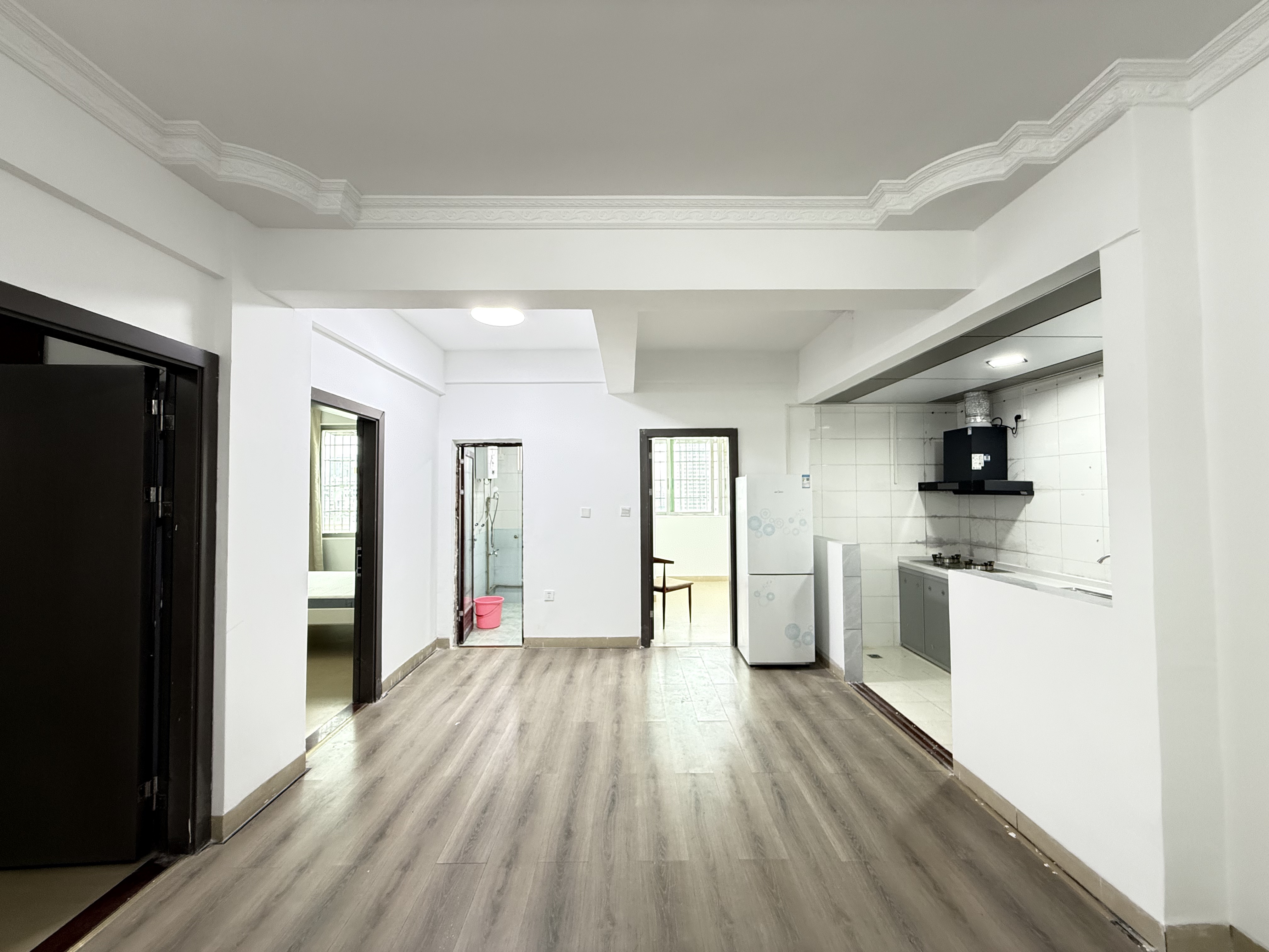 华强小区  3室2厅1卫    2100.0元/月室内图