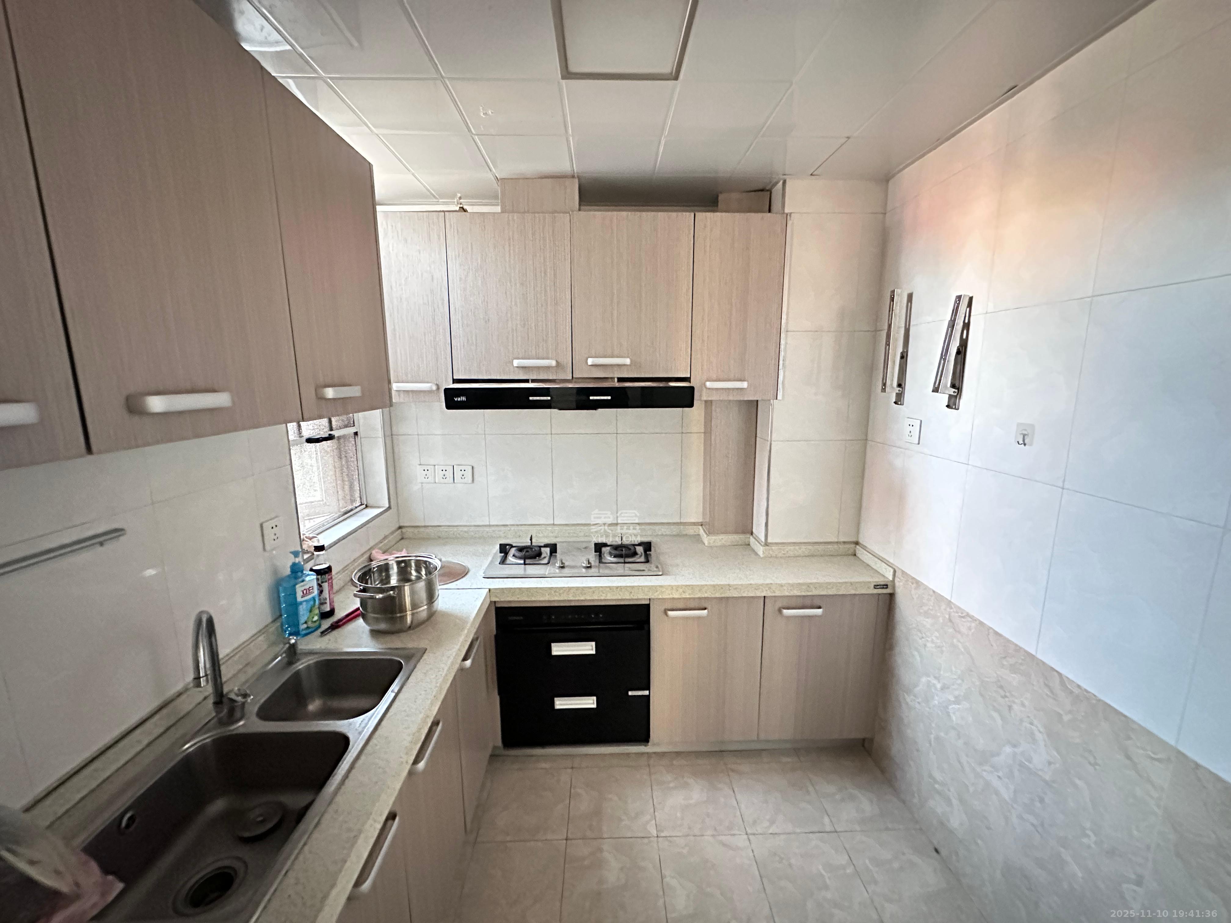 金鼎公园尚  2室2厅1卫    1900.0元/月室内图