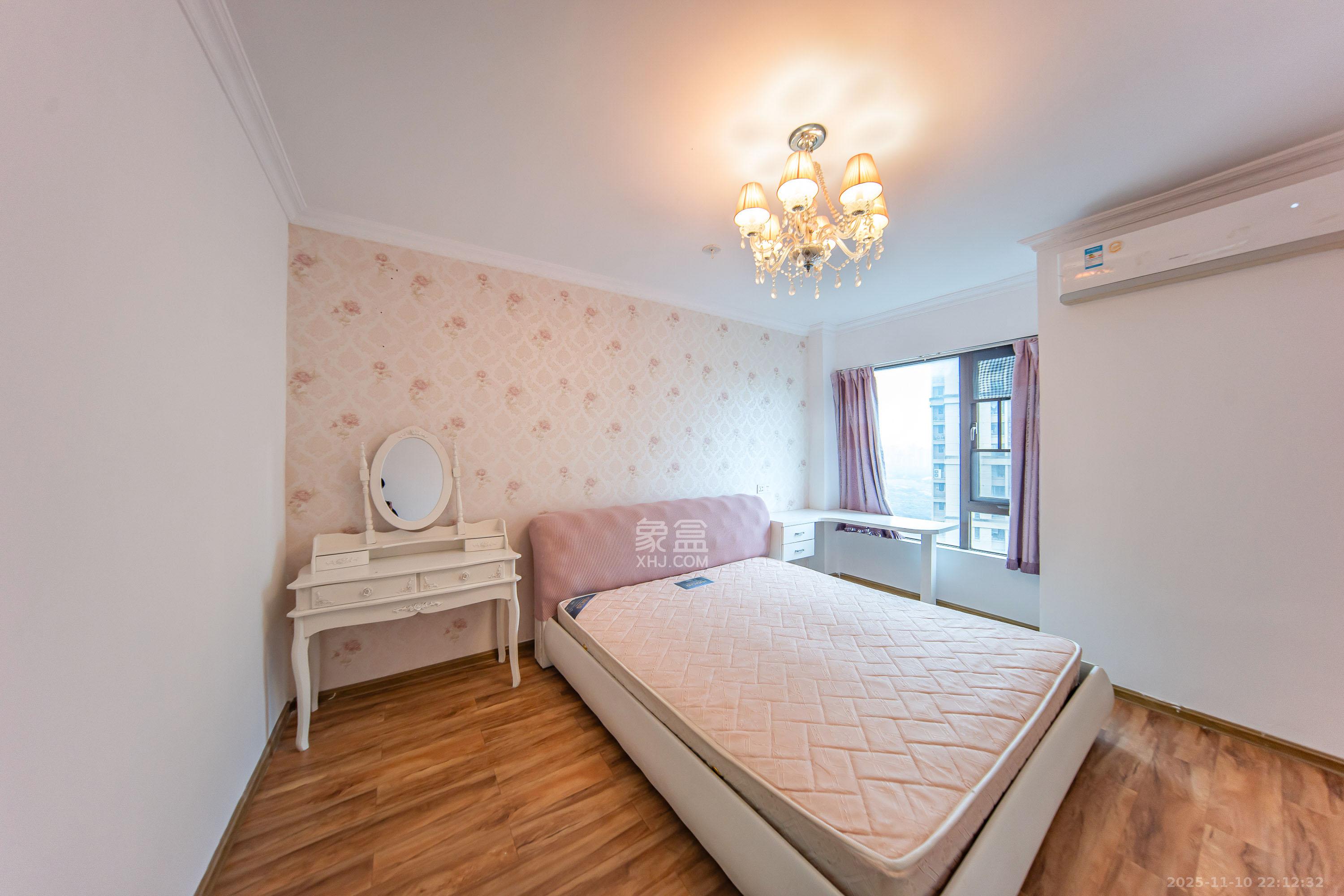 华润橡树湾 3室2厅1卫 70.0万 华润橡树湾 3室2厅1卫 70.0万卧室