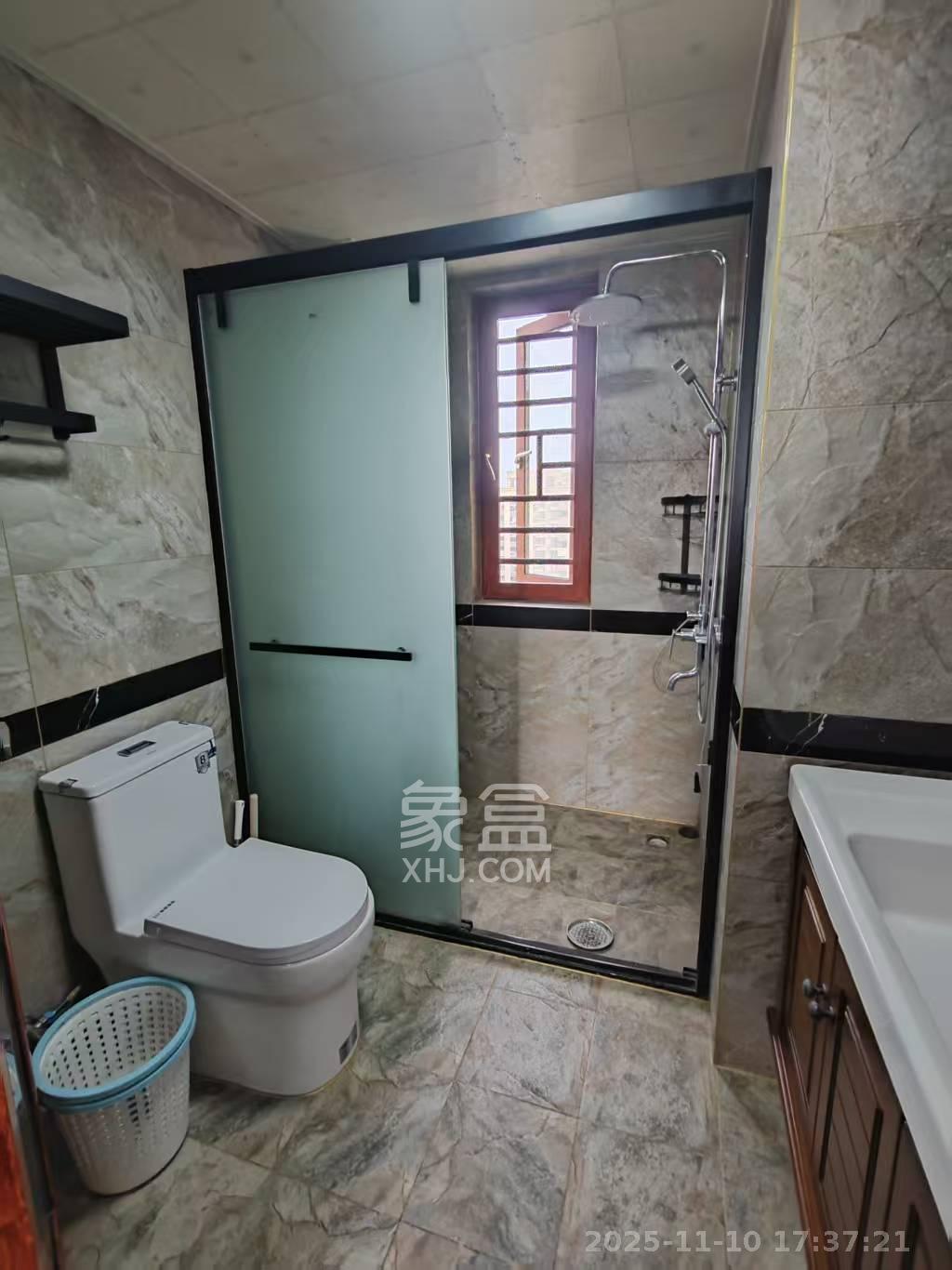 保利香槟国际  3室2厅2卫    2500.0元/月室内图