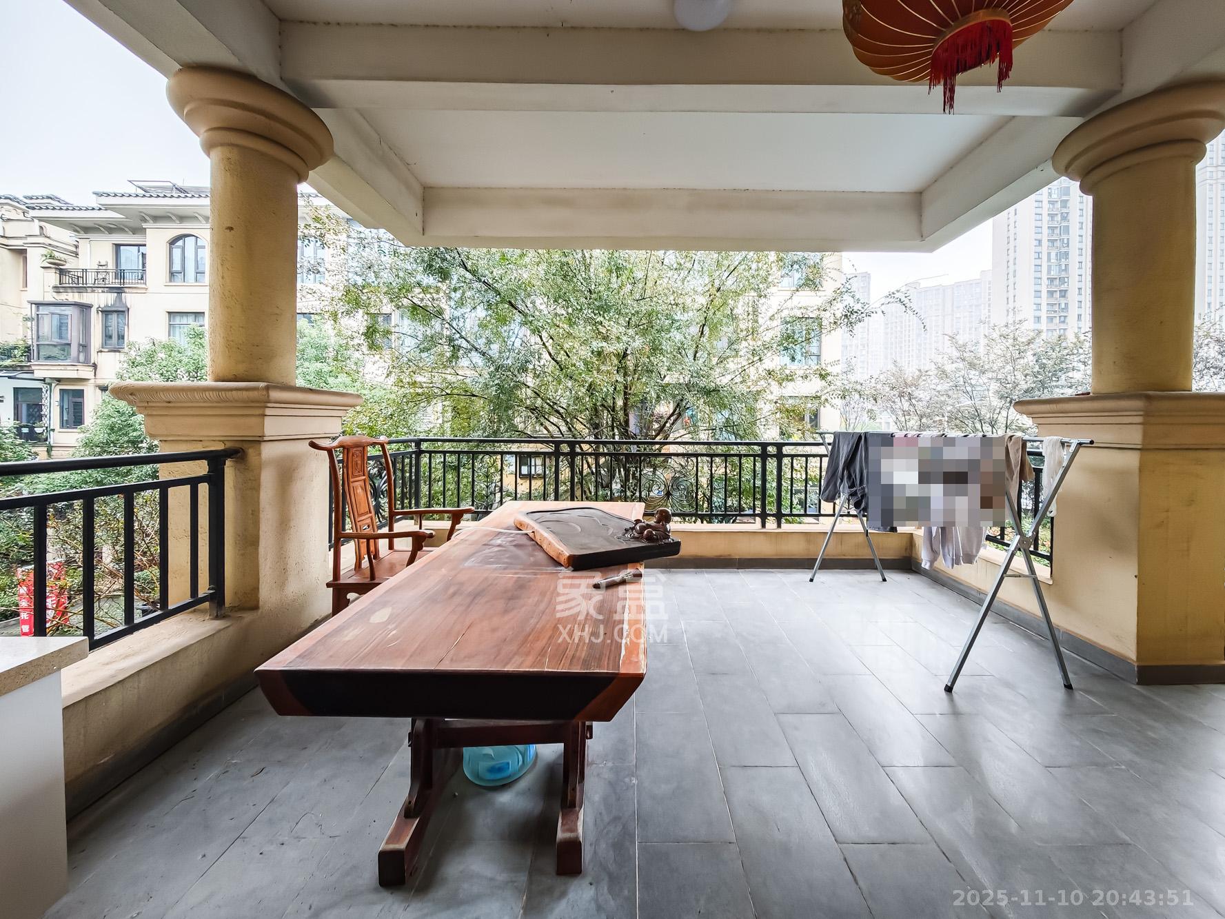 恒大御景天下城一期 3室2厅2卫 145.0万 恒大御景天下城一期 3室2厅2卫 145.0万阳台