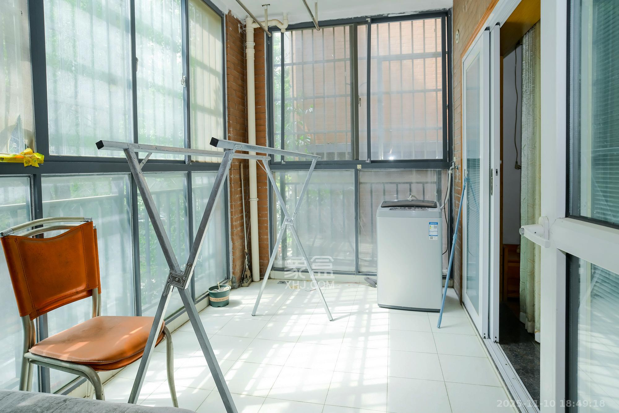 山水湾  3室2厅1卫    56.0万阳台