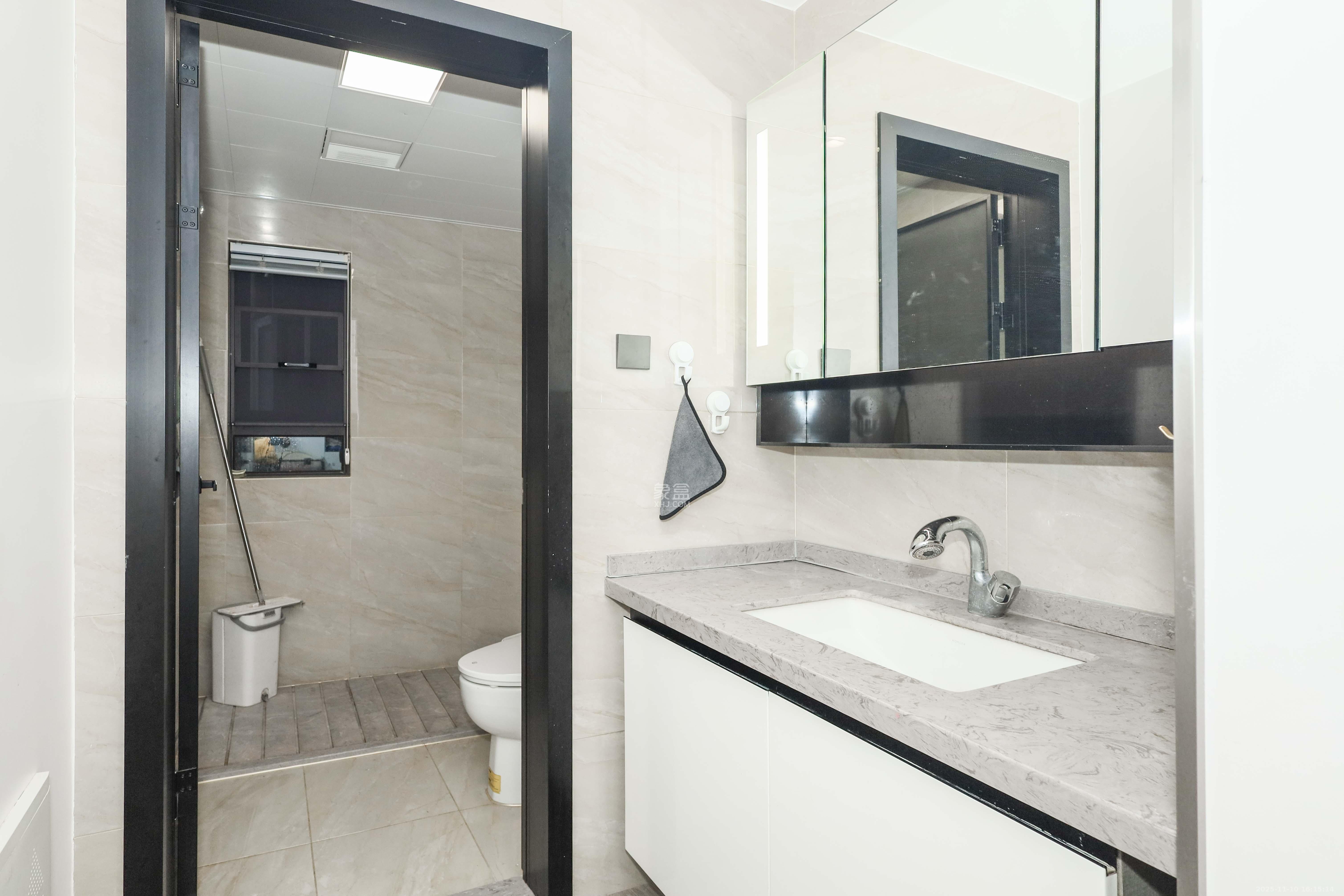 万科金色梦想C区  4室2厅2卫    175.0万卫生间