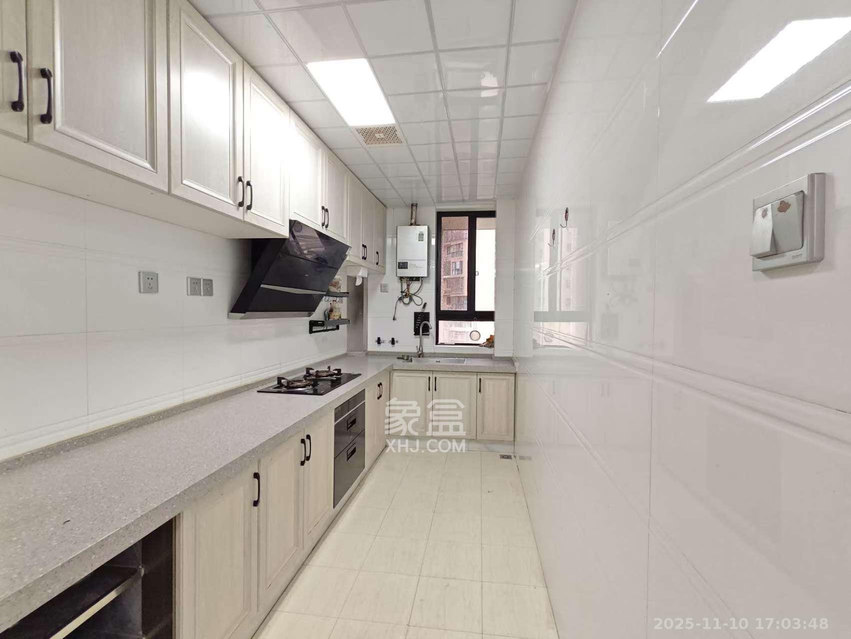 长大卧琥  3室2厅2卫    3200.0元/月室内图