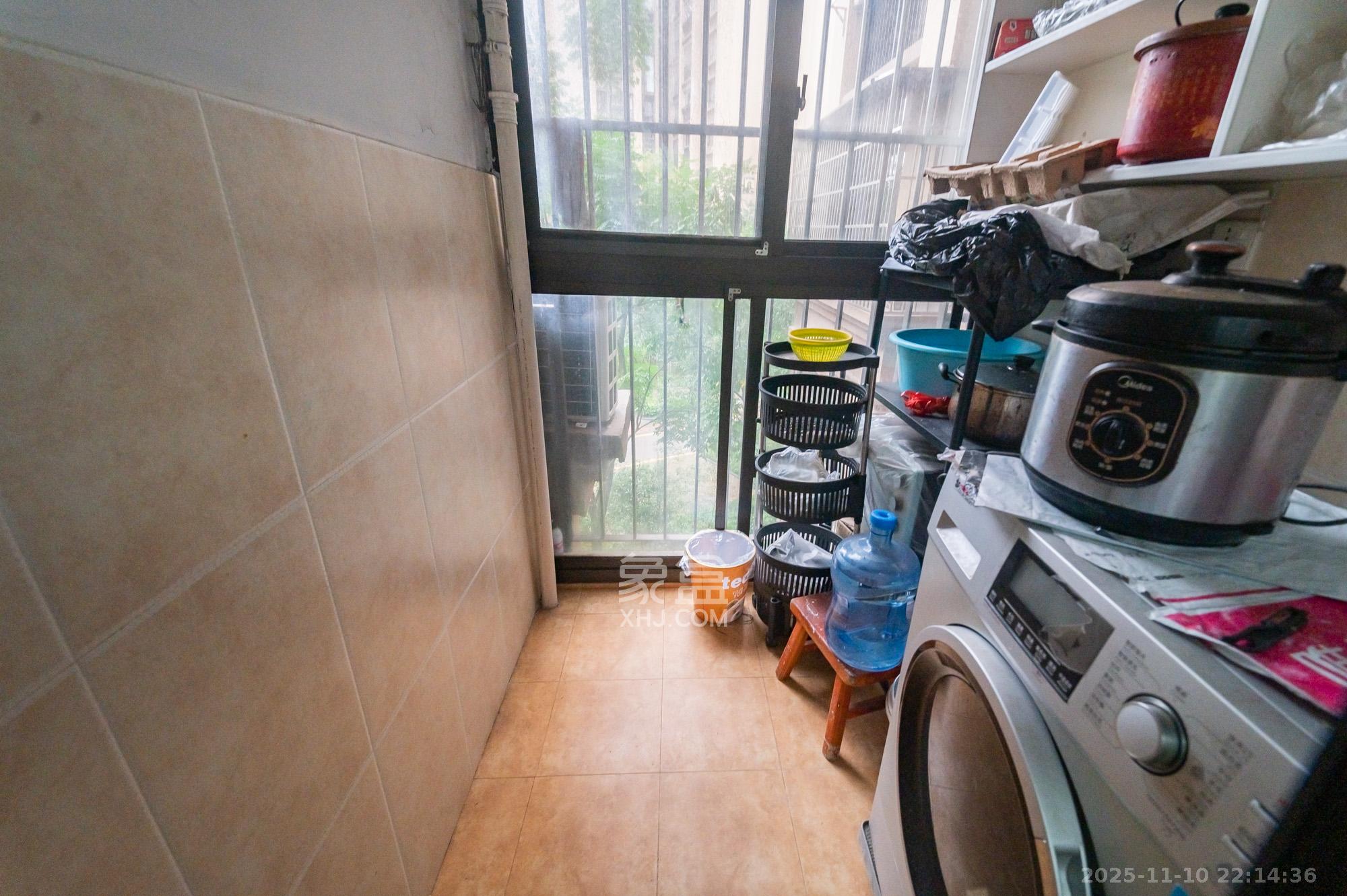 华润凤凰城三期 3室2厅2卫 84.8万 华润凤凰城三期 3室2厅2卫 84.8万厨房