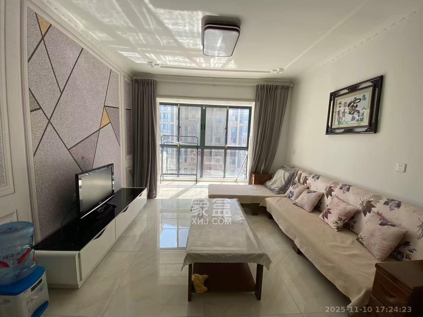 云和华府  2室2厅1卫    2300.0元/月室内图1