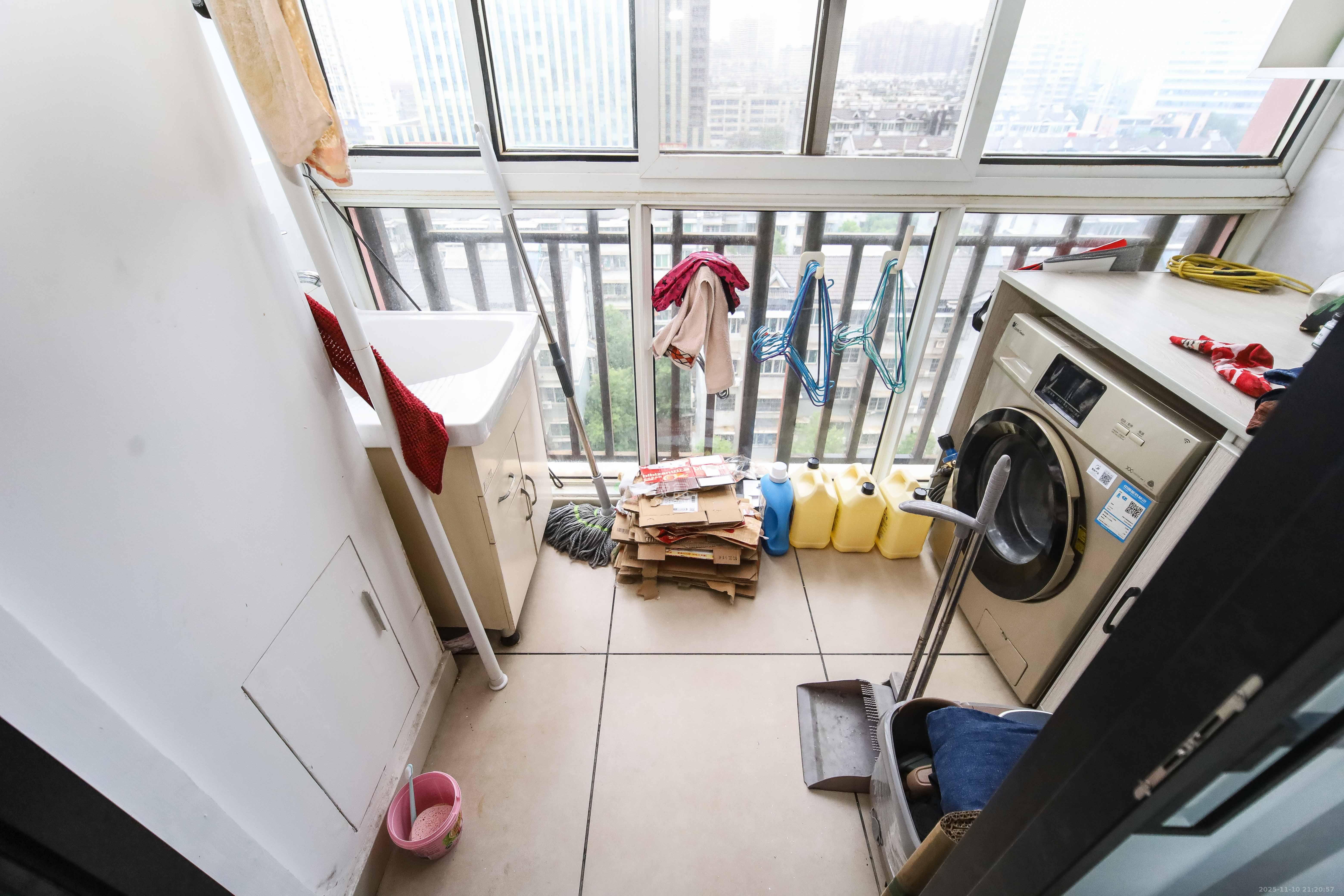 一品东庭 3室2厅2卫 110.0万 一品东庭 3室2厅2卫 110.0万阳台