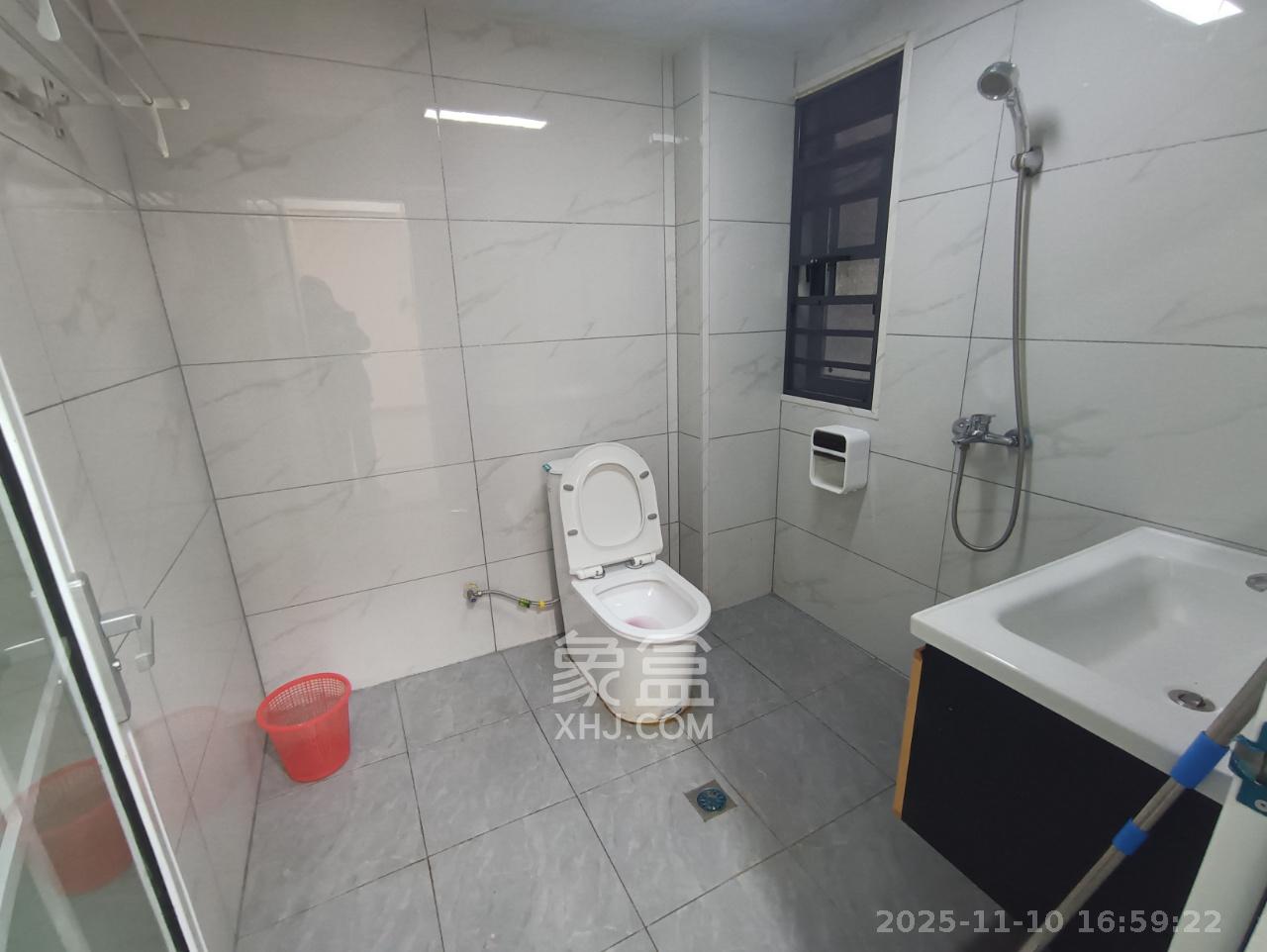 澳海澜庭  3室2厅1卫    1800.0元/月室内图