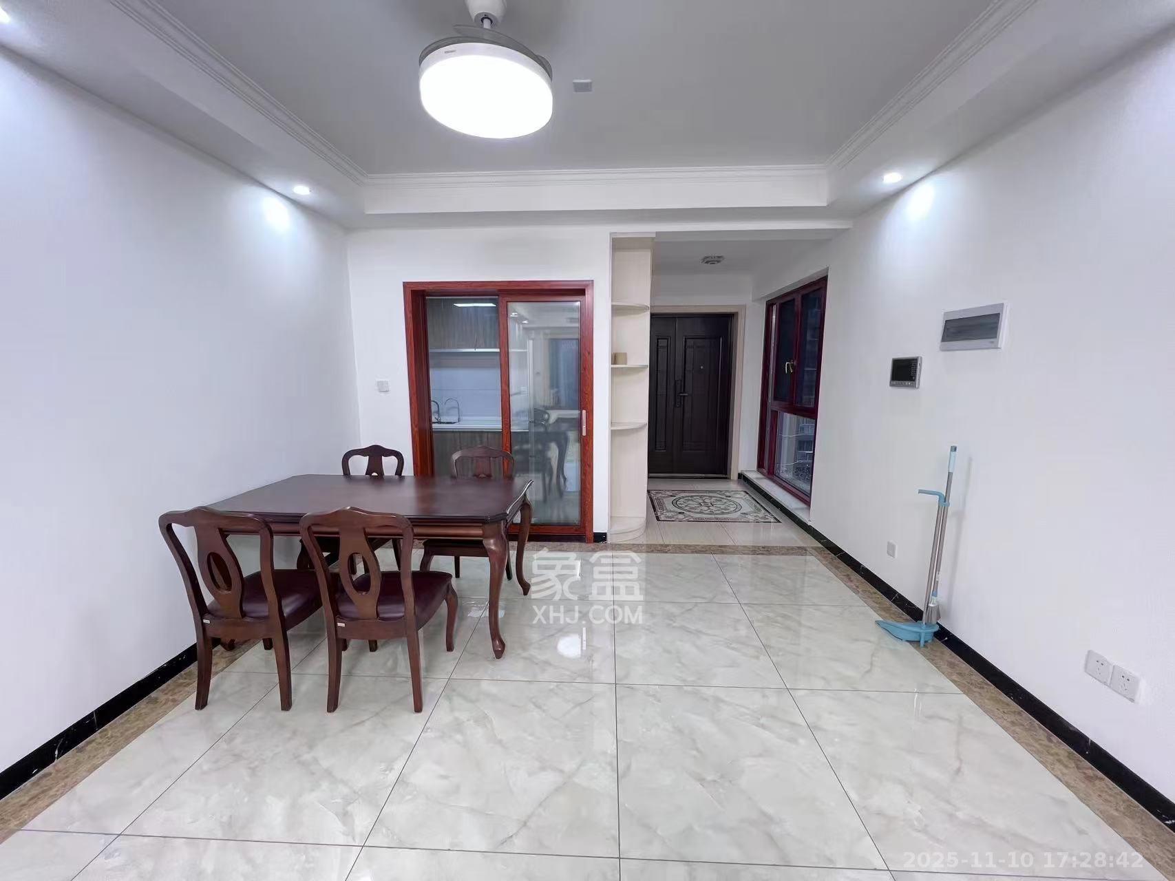 滨江君悦香邸  3室2厅2卫    3500.0元/月室内图