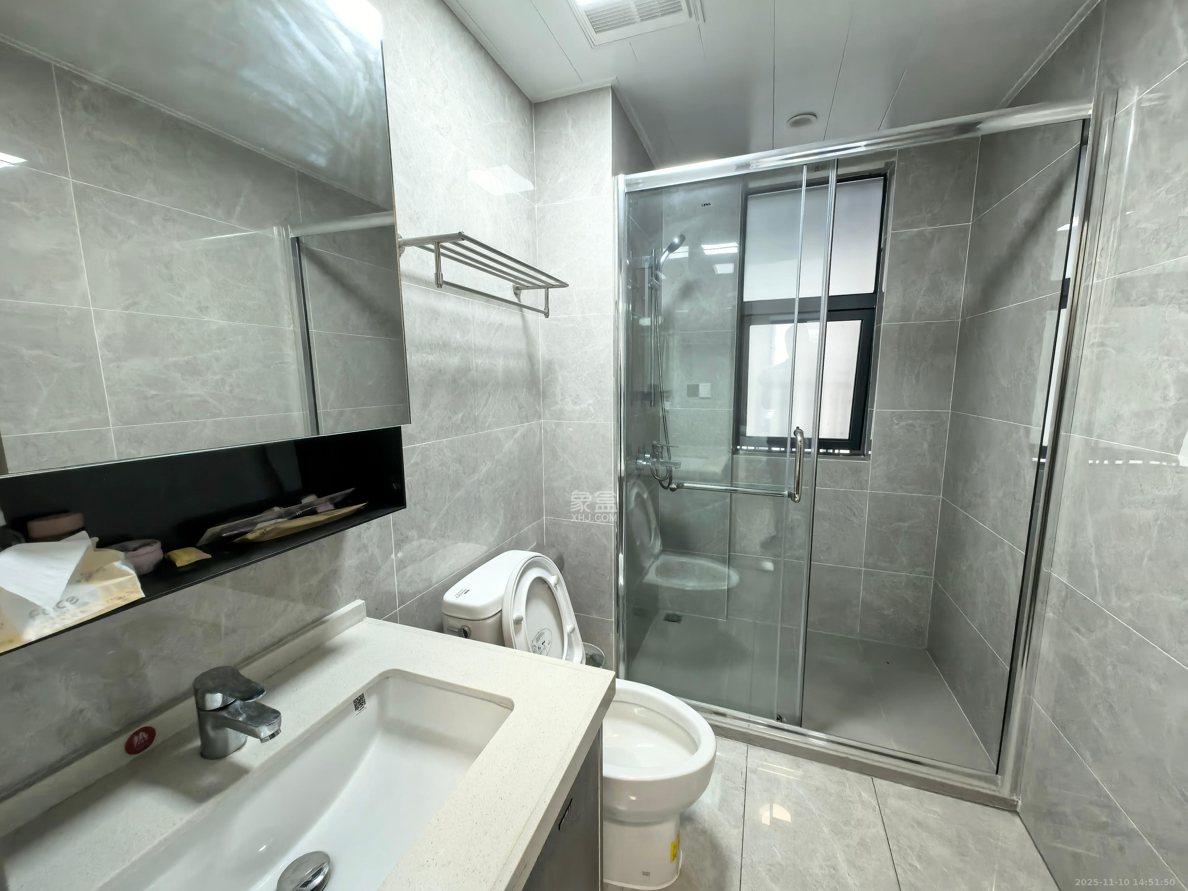 欣利梅溪左岸  3室2厅2卫    3200.0元/月室内图