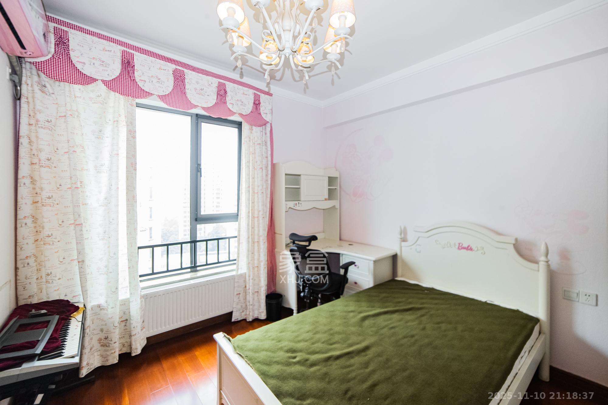 珠江郦城探香里 4室2厅2卫 118.8万 珠江郦城探香里 4室2厅2卫 118.8万卧室