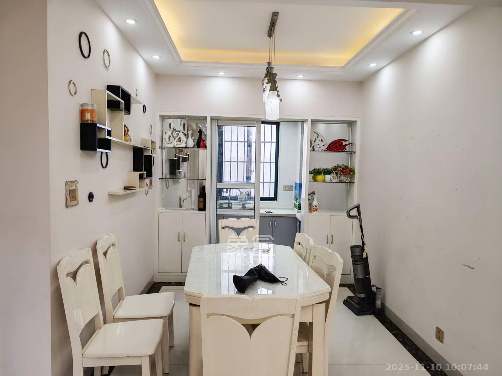 洋湖时代  1室2厅1卫    2200.0元/月室内图