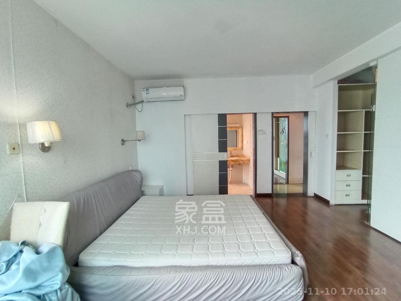 华盛新外滩  4室2厅2卫    4200.0元/月室内图