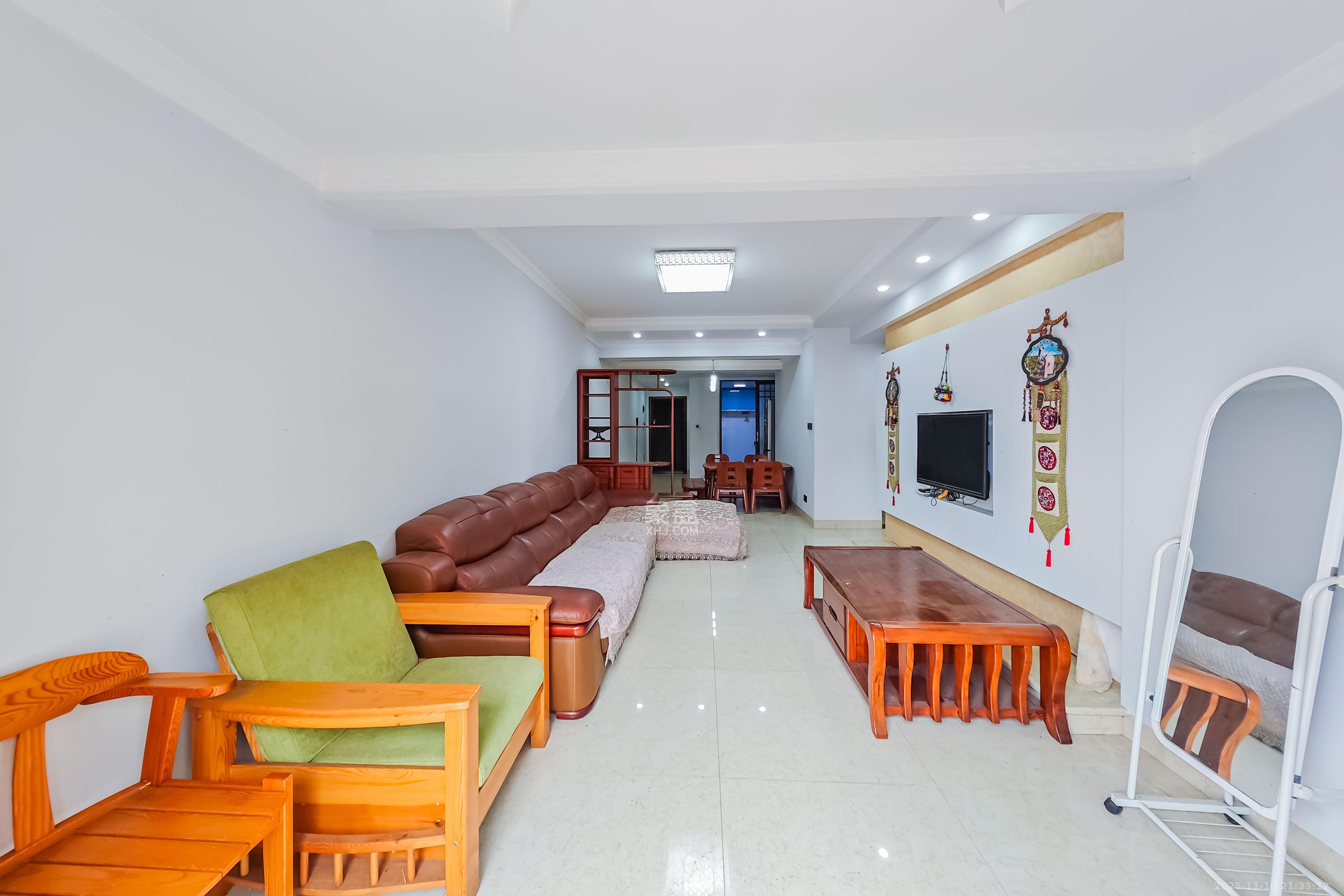 香樟兰亭（朗峰苑）  3室2厅1卫    118.0万客厅