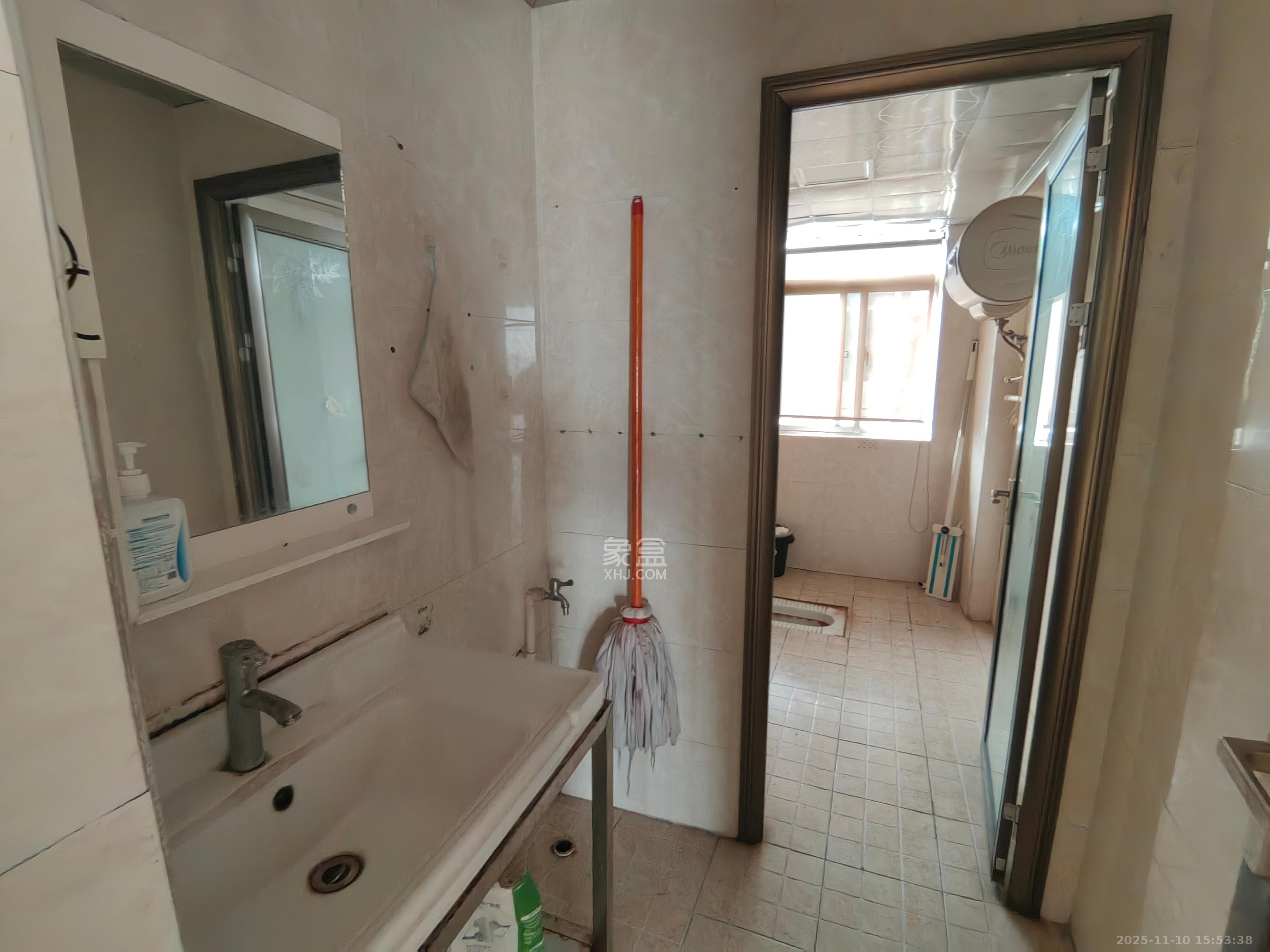 高桥现代商贸城  4室2厅1卫    3800.0元/月室内图