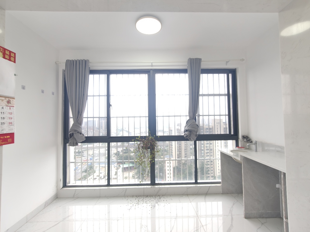 蓝海瑞园  3室2厅1卫    2700.0元/月室内图