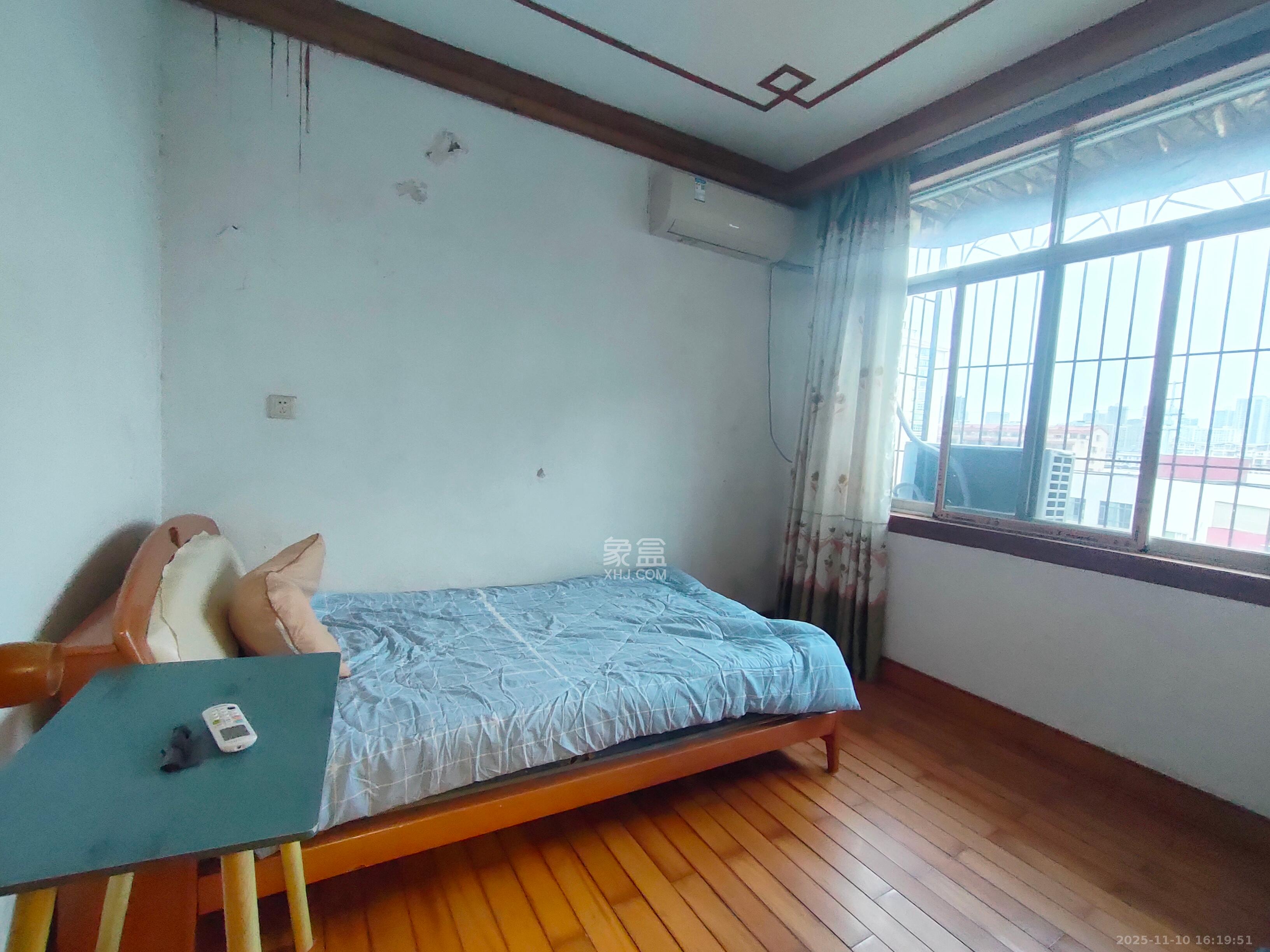 湘华公寓  3室2厅1卫    1600.0元/月室内图