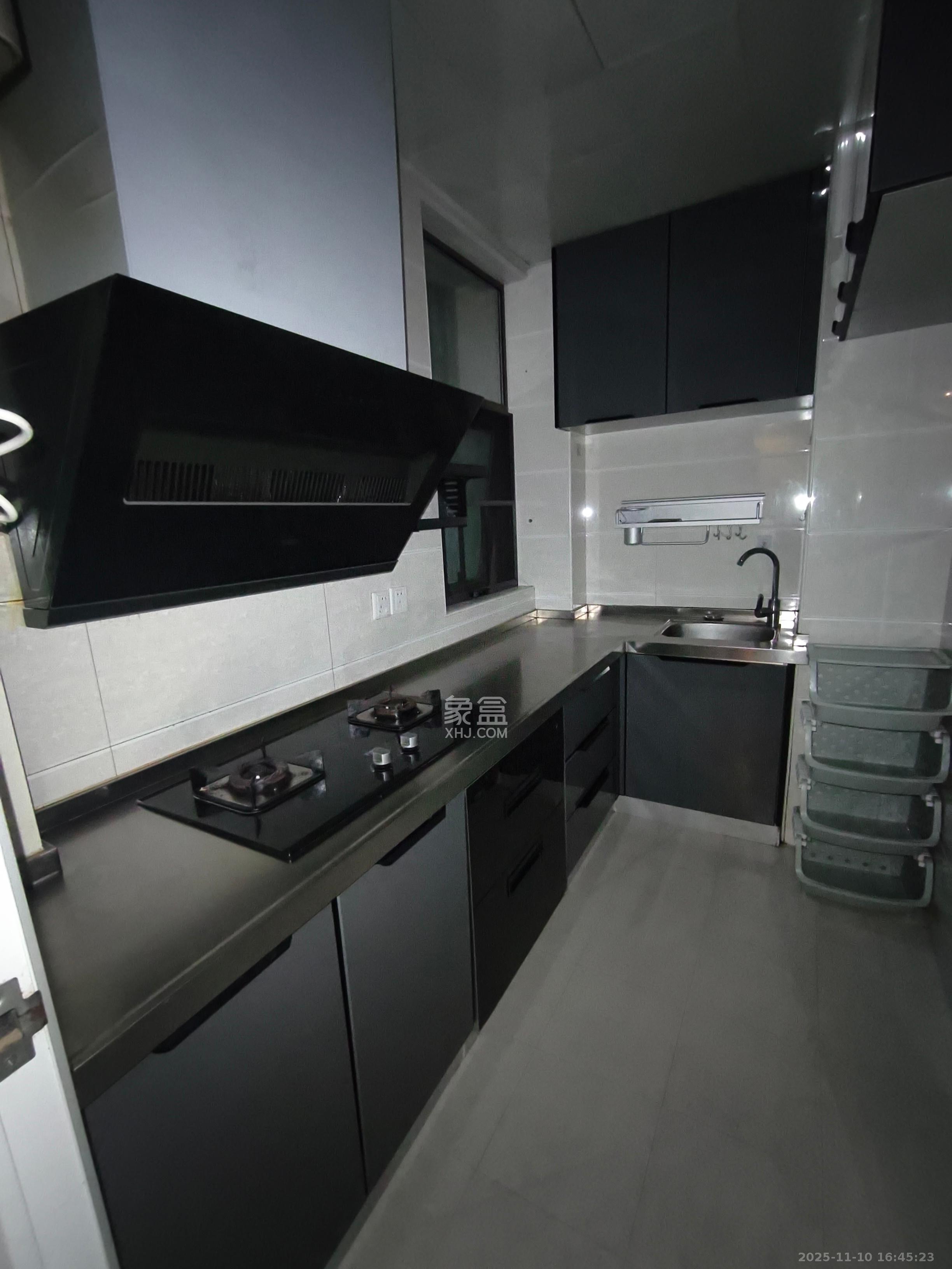 旭辉藏郡（藏郡、旭湘华府)  3室2厅2卫    2300.0元/月